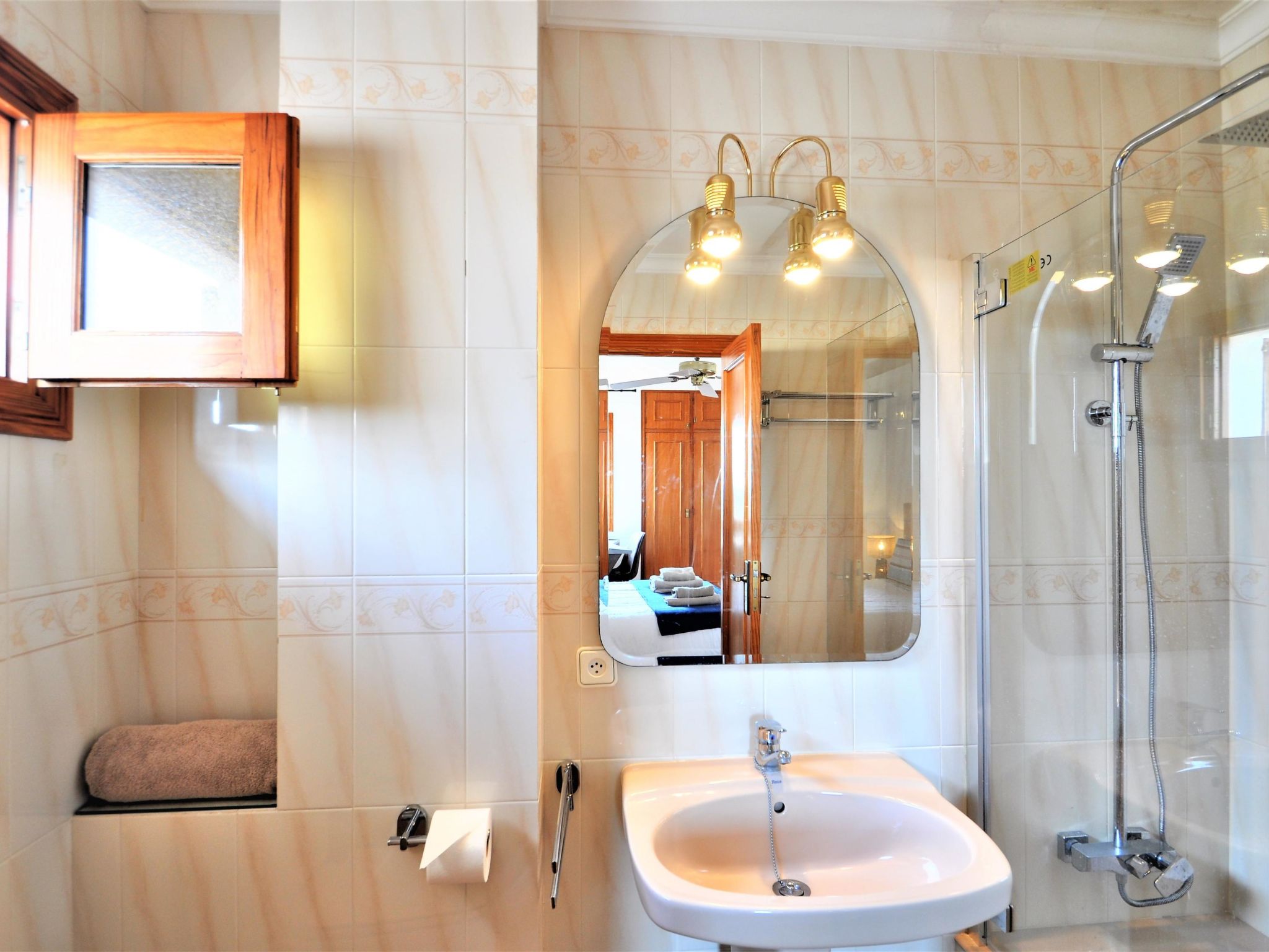CA NA MALEN Hermosa casa para familias con gran piscina, jardín. - WiFi Gratis - Binnen
