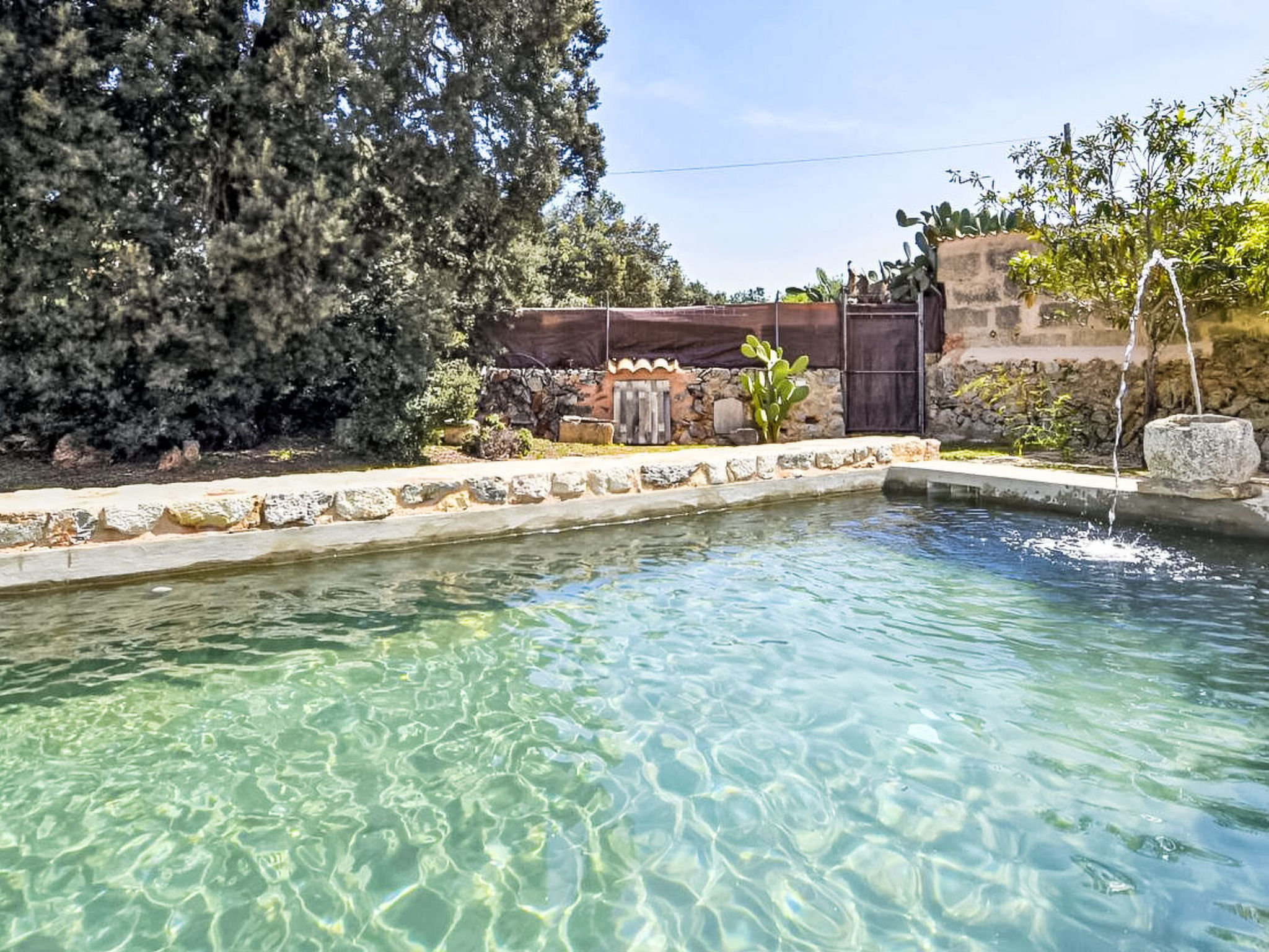 Luxuriöse Villa mit Pool und Klimaanlage für 8 Personen