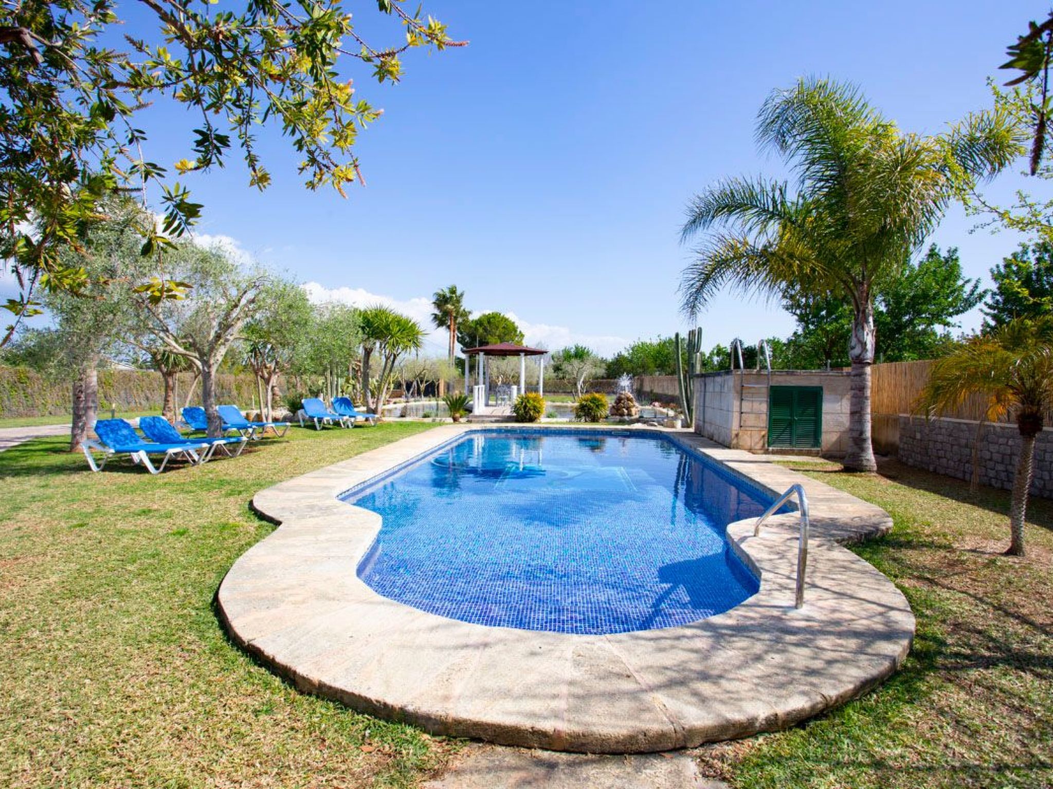 Finca mit Tennisplatz und Schwimmbad-Binnen