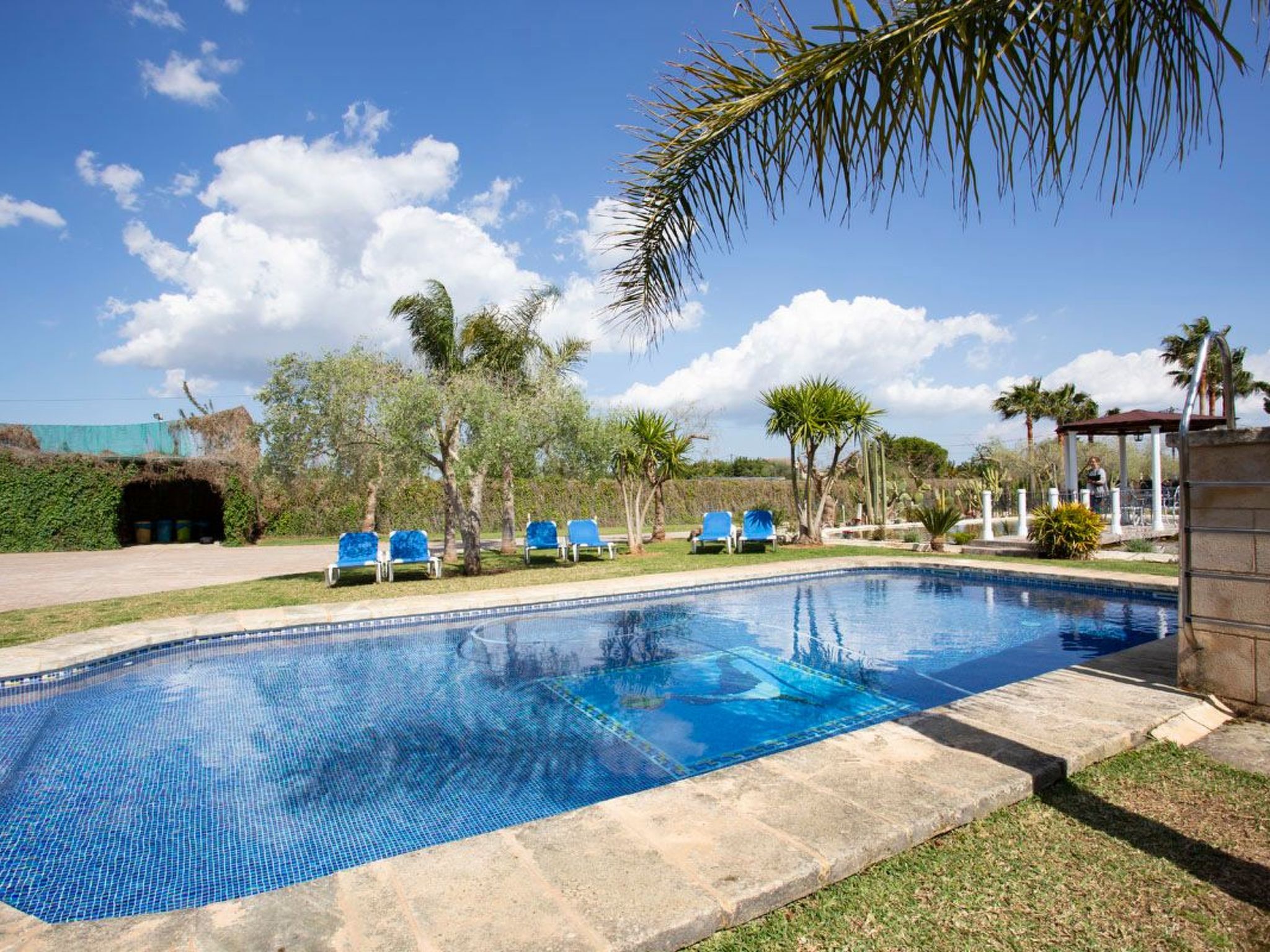 Finca mit Tennisplatz und Schwimmbad-Binnen