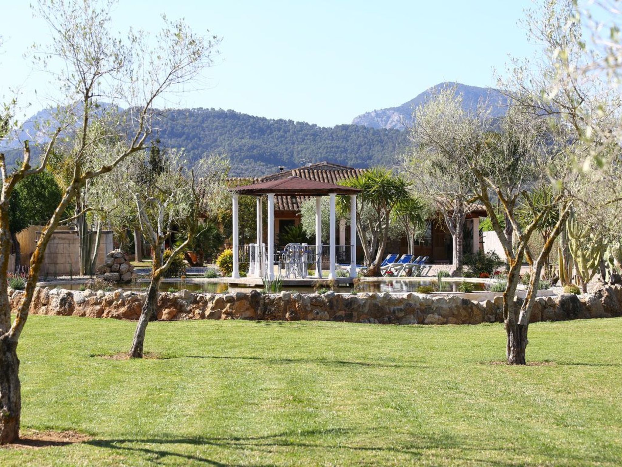 Finca mit Tennisplatz und Schwimmbad-Binnen