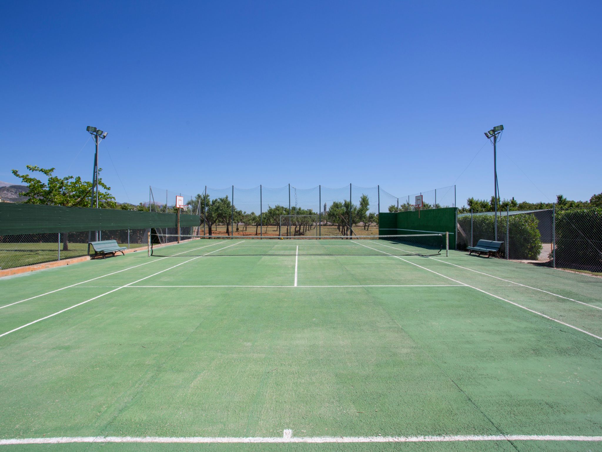 Finca mit Tennisplatz und Schwimmbad-Binnen