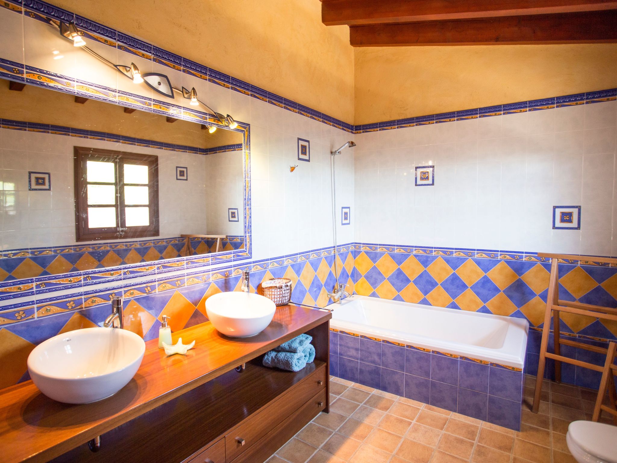 Finca mit Tennisplatz und Schwimmbad-Binnen