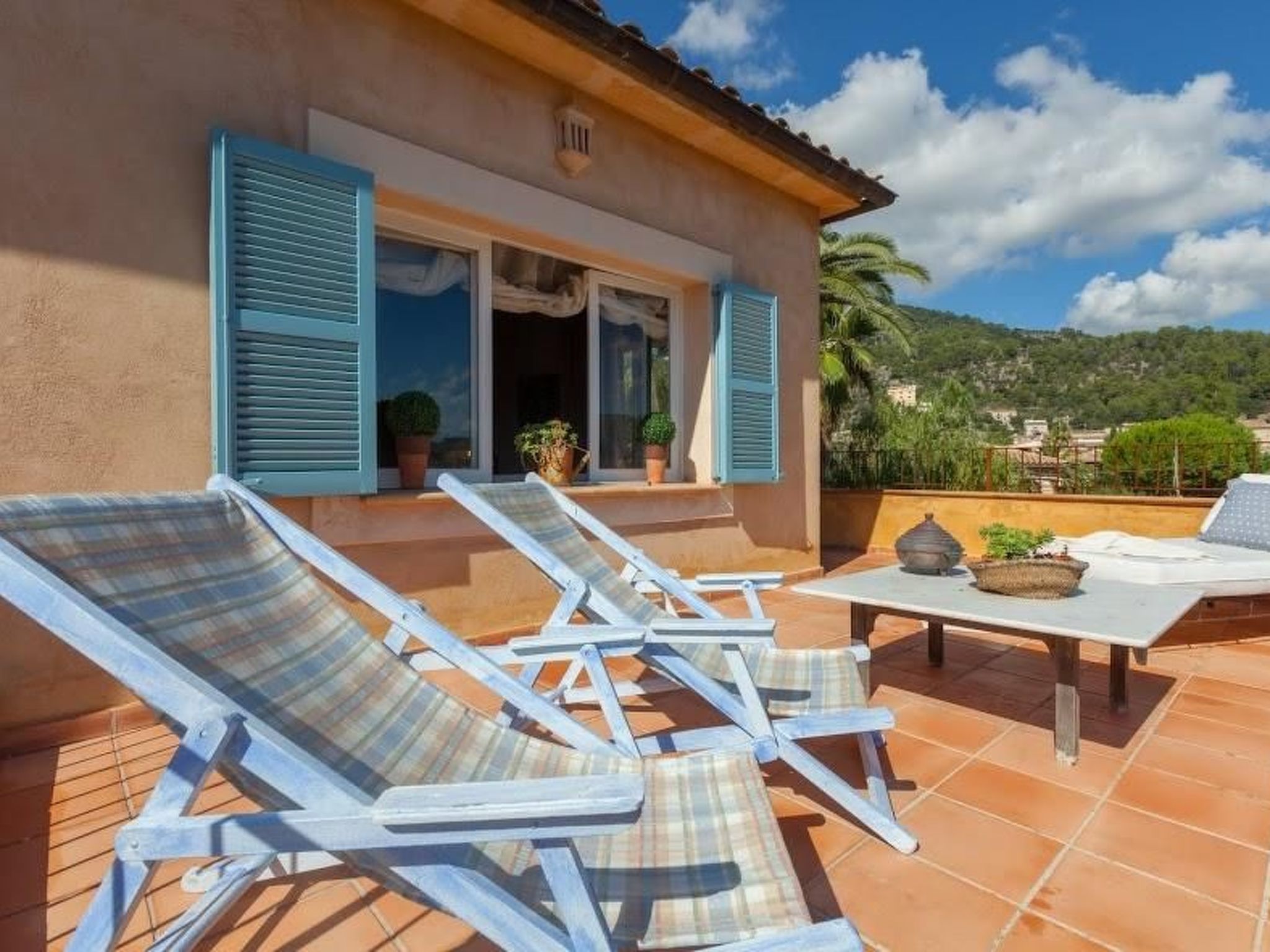 Schöne Villa mit Schwimmbad in Mancor de la Vall-Draußen