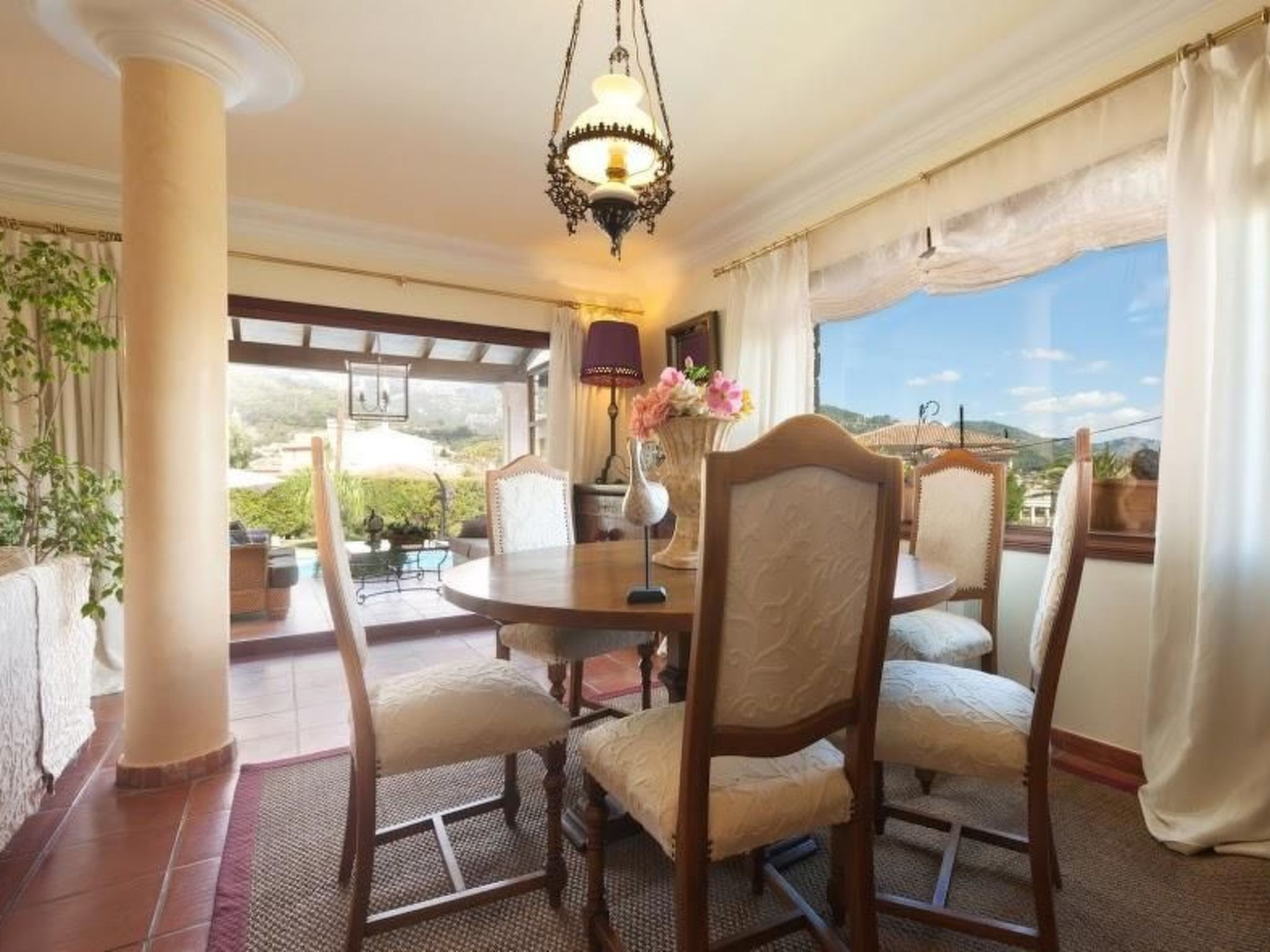 Schöne Villa mit Schwimmbad in Mancor de la Vall-Drinnen