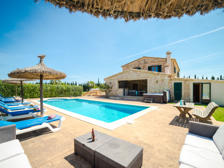 Search and Stay destination Alcúdia, IB - Spain from AU$ 498. Vertaient