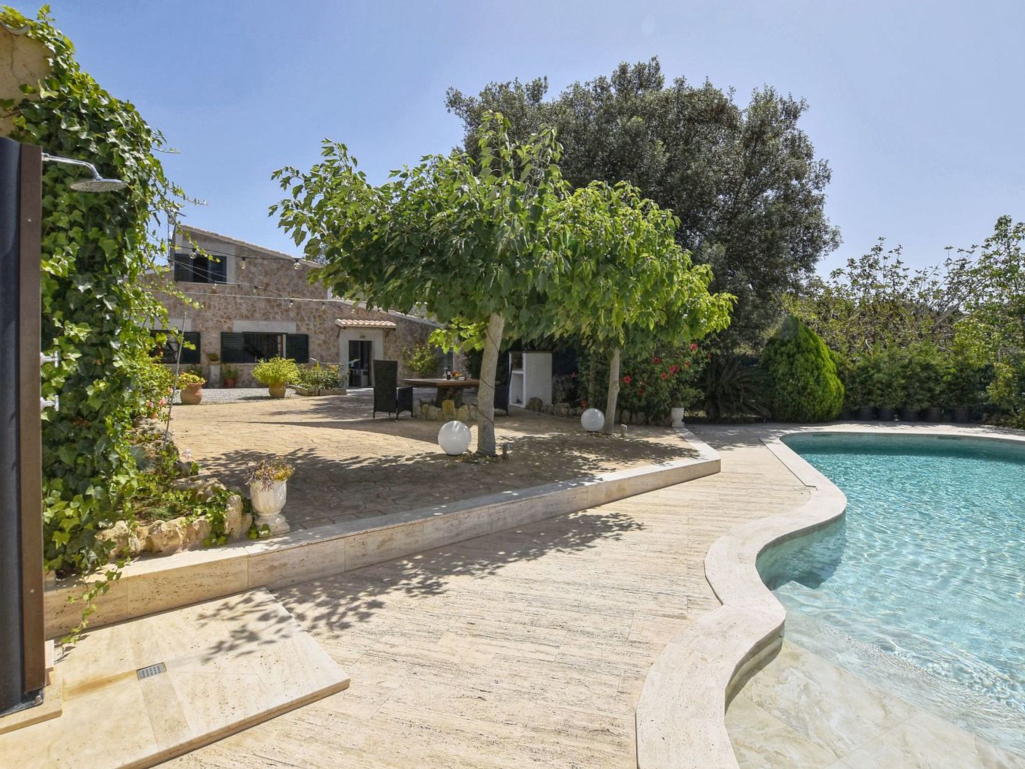 Romantisches Ferienhaus mit Jacuzzi im Freien-Drinnen