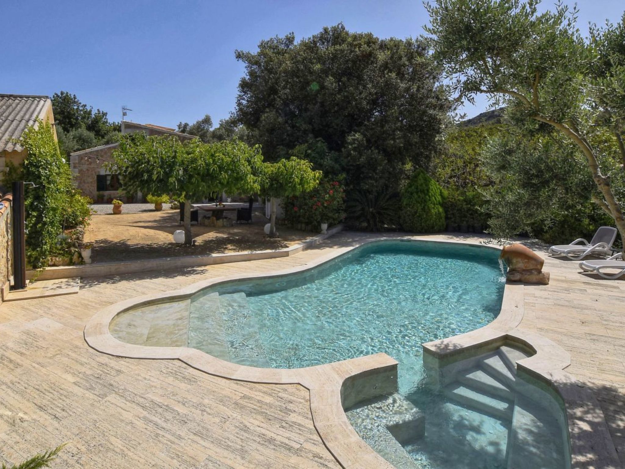 Romantisches Ferienhaus mit Jacuzzi im Freien-Drinnen