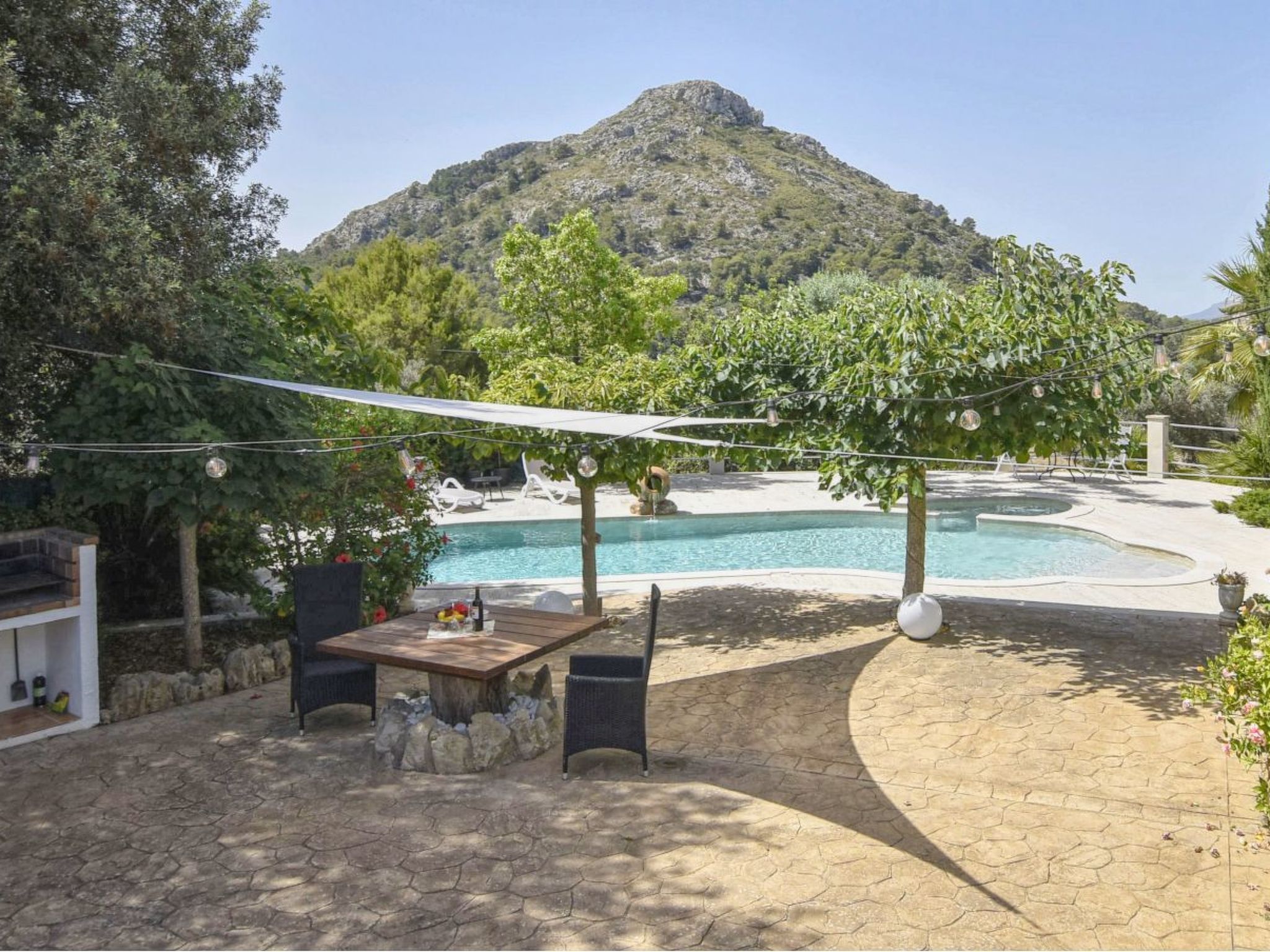 Romantisches Ferienhaus mit Jacuzzi im Freien-Drinnen