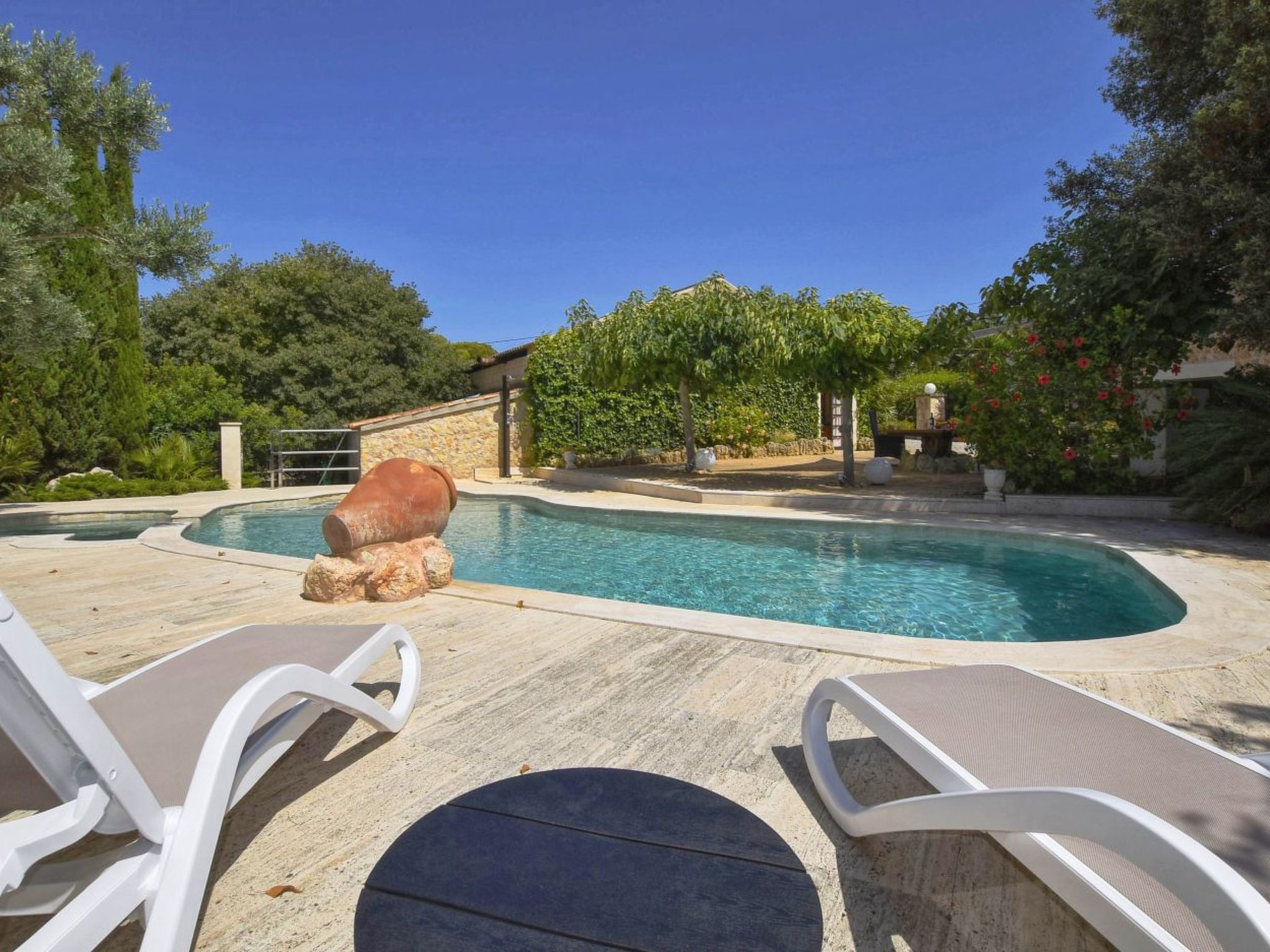 Romantisches Ferienhaus mit Jacuzzi im Freien-Drinnen