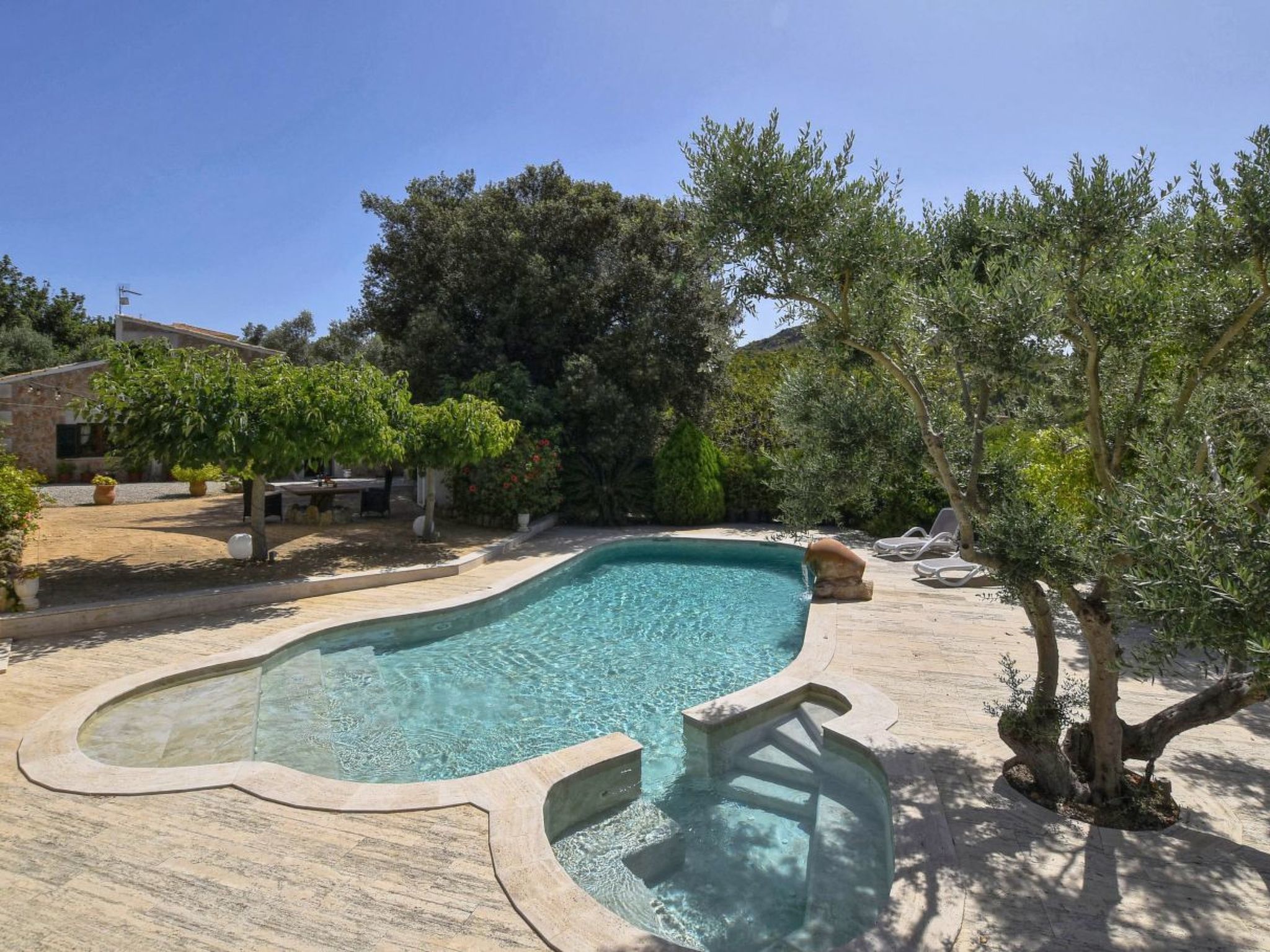 Romantisches Ferienhaus mit Jacuzzi im Freien-Drinnen