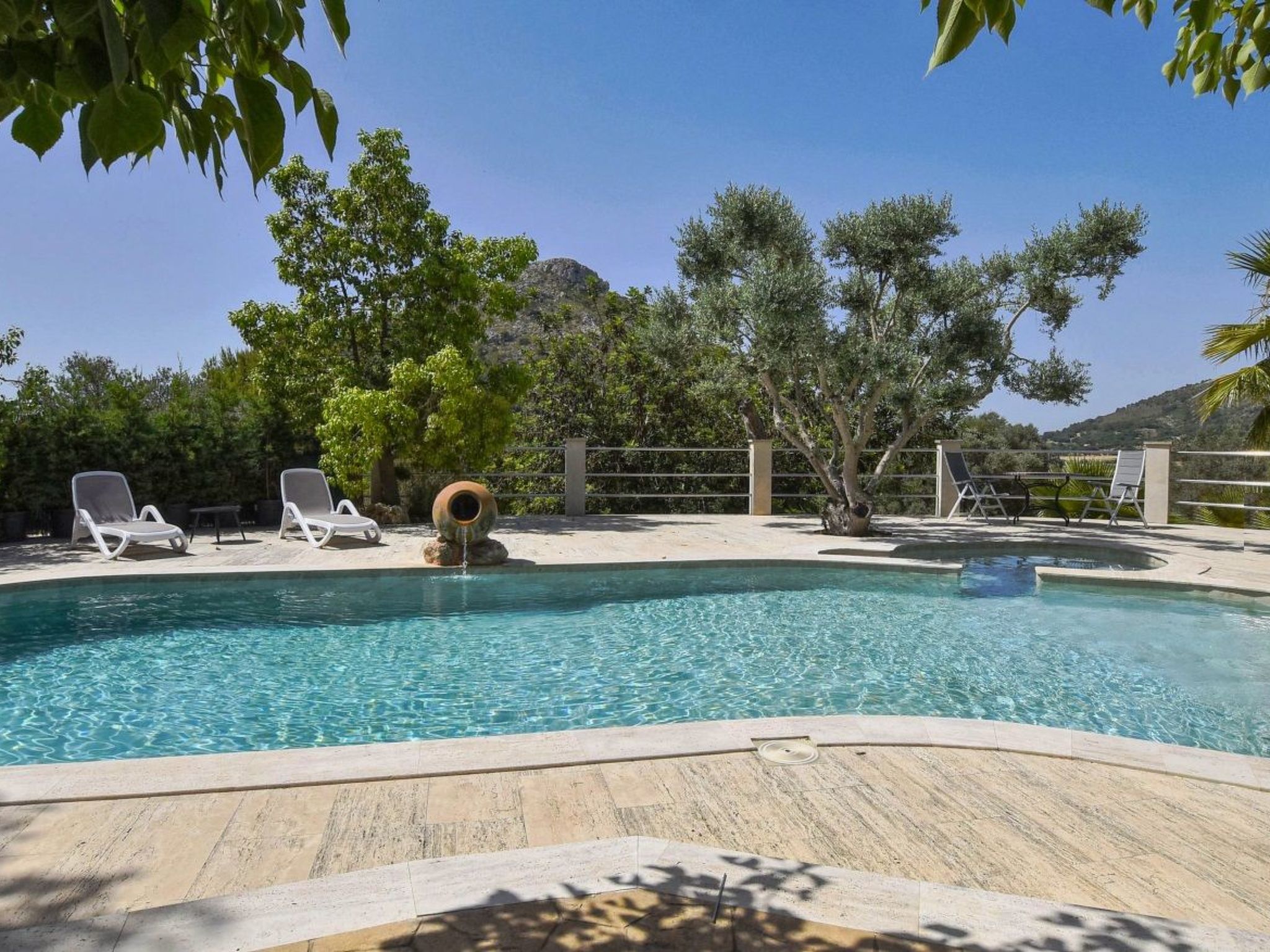 Romantisches Ferienhaus mit Jacuzzi im Freien-Drinnen