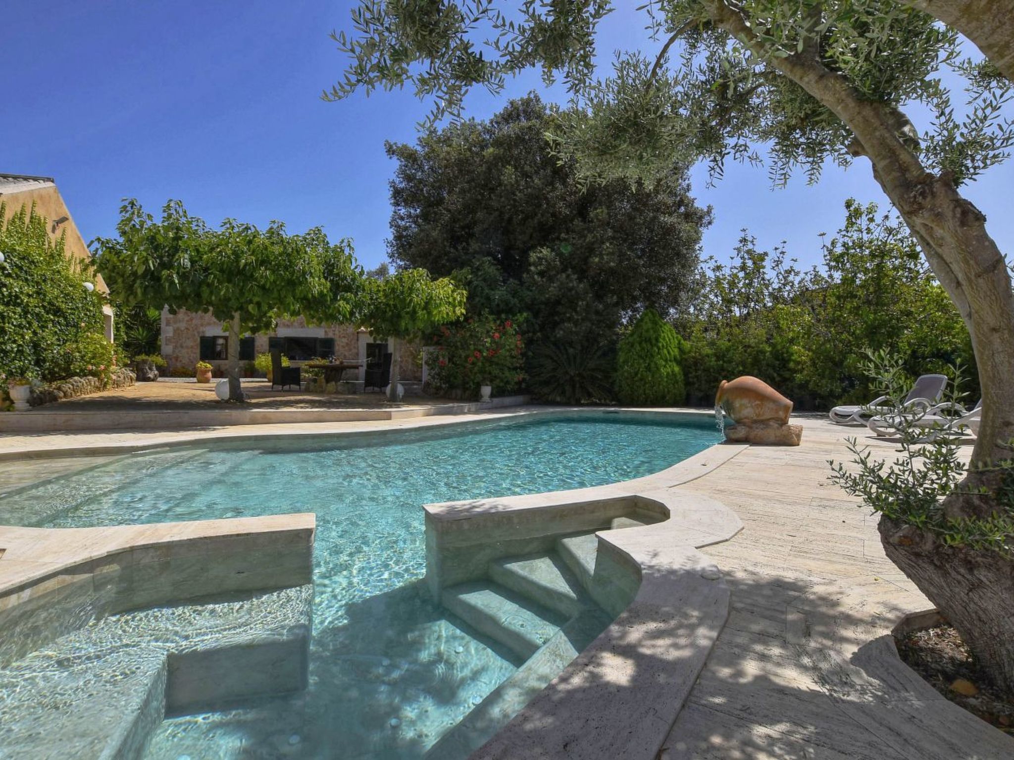 Romantisches Ferienhaus mit Jacuzzi im Freien-Drinnen