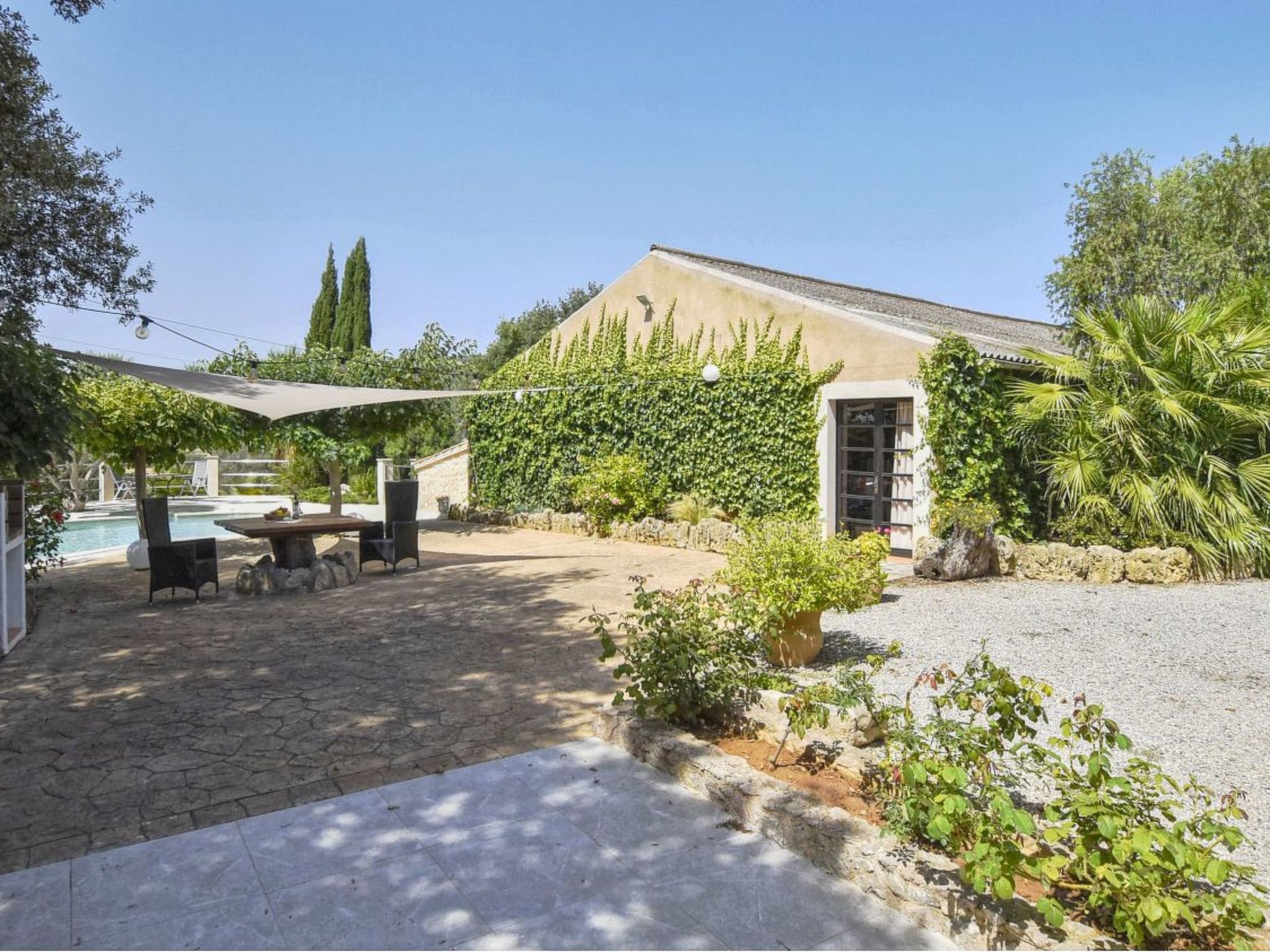 Romantisches Ferienhaus mit Jacuzzi im Freien-Drinnen