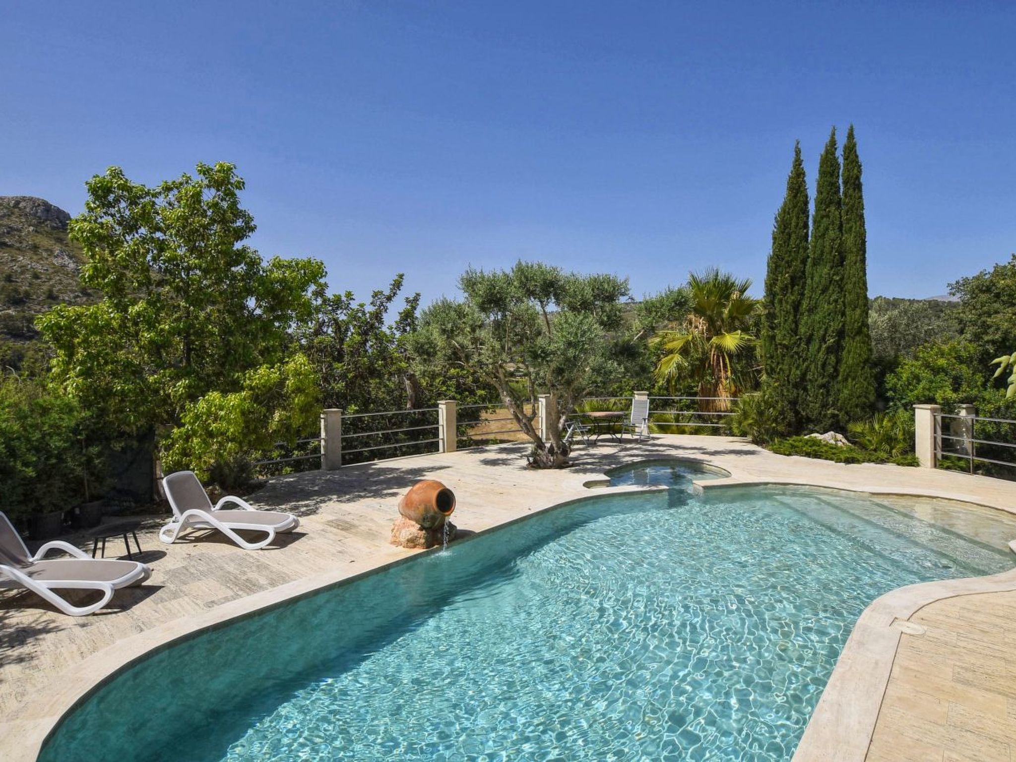 Romantisches Ferienhaus mit Jacuzzi im Freien-Drinnen