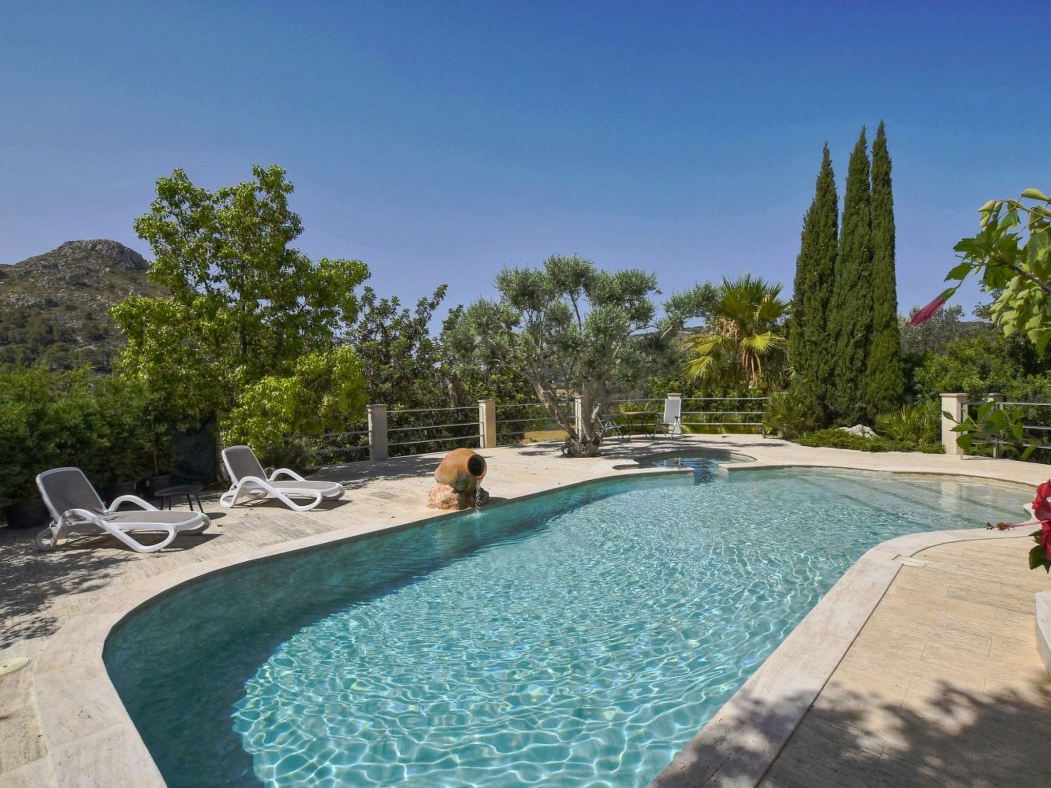 Romantisches Ferienhaus mit Jacuzzi im Freien-Drinnen