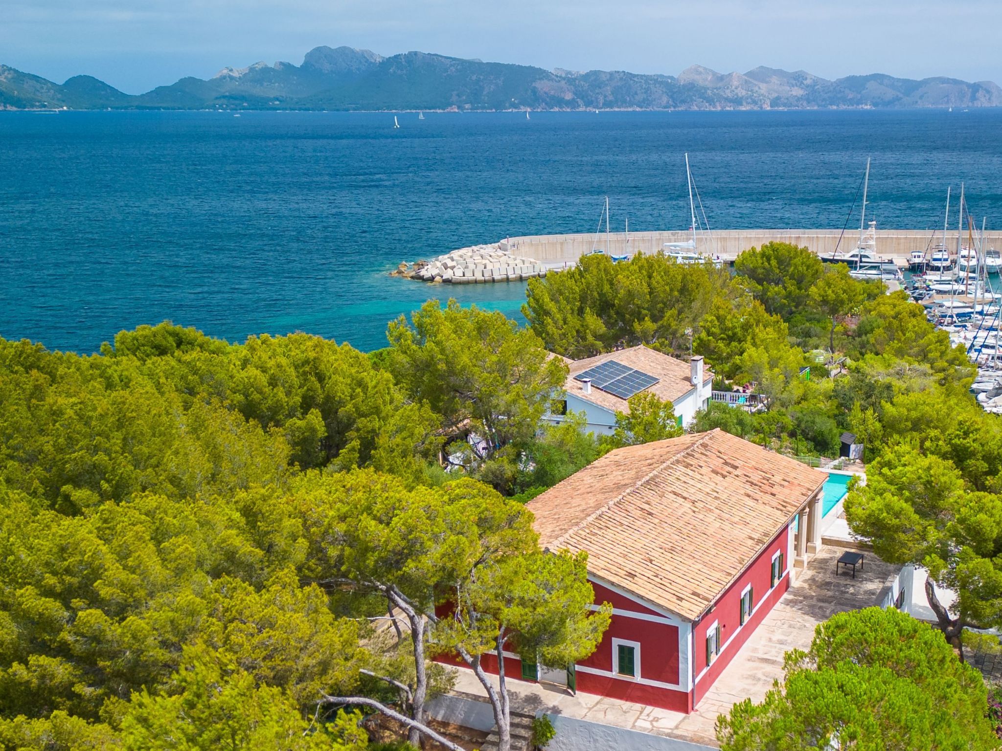 Beeindruckende Villa mit Meerblick und Schwimmbad