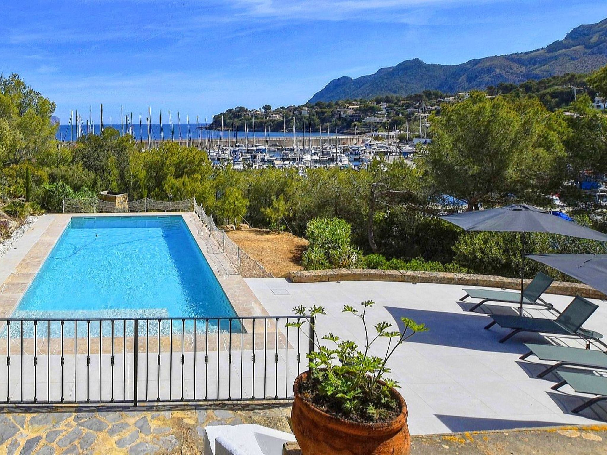 Beeindruckende Villa mit Meerblick und Schwimmbad-Image-tags.info