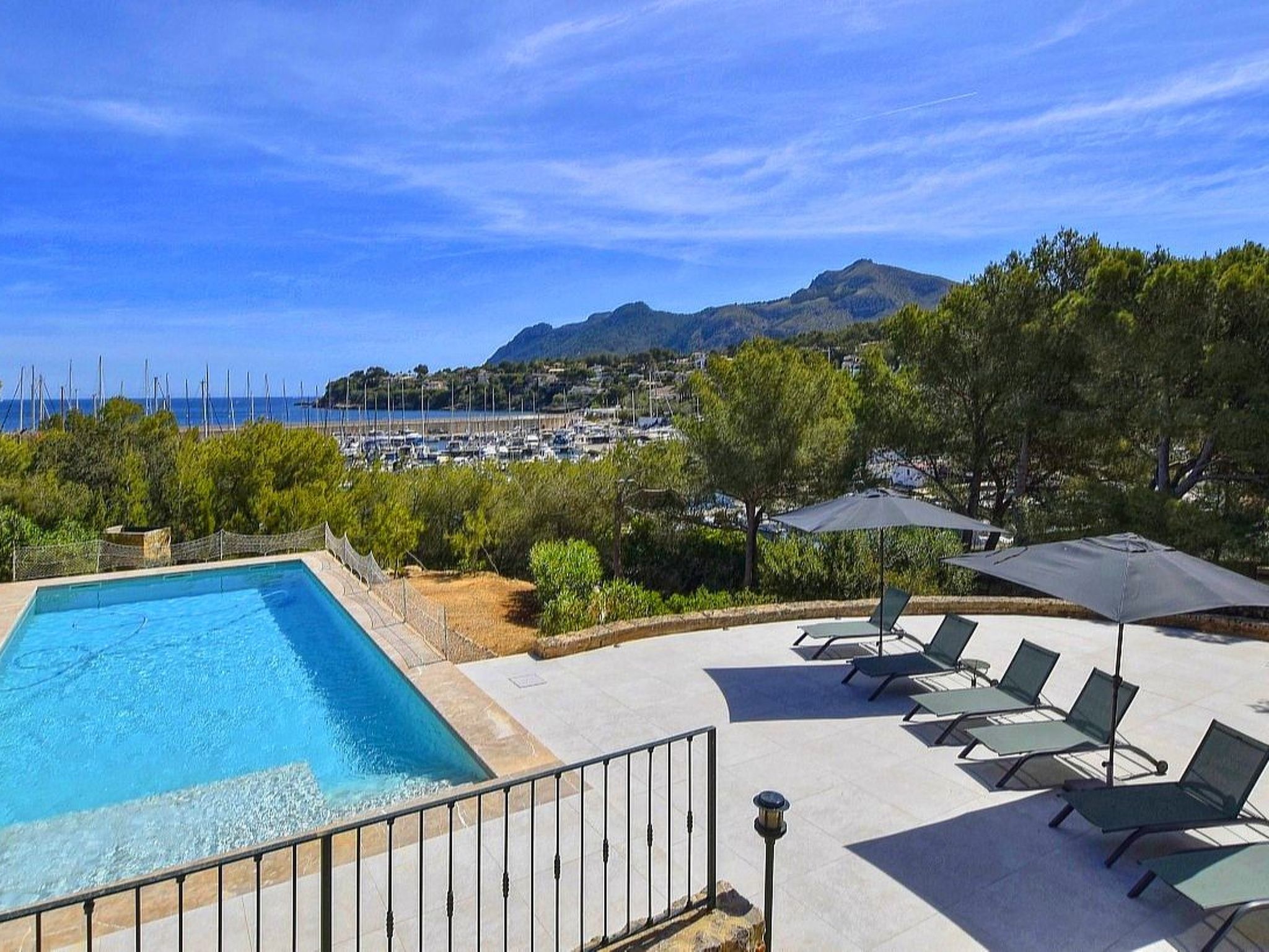 Beeindruckende Villa mit Meerblick und Schwimmbad-Image-tags.info