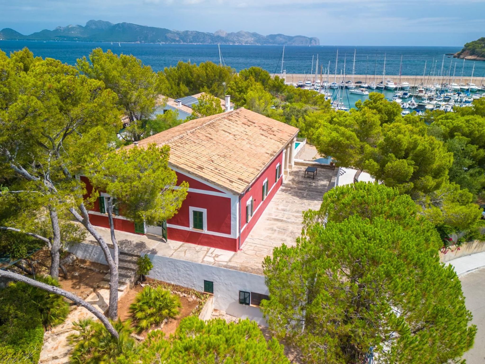 Beeindruckende Villa mit Meerblick und Schwimmbad-Image-tags.info