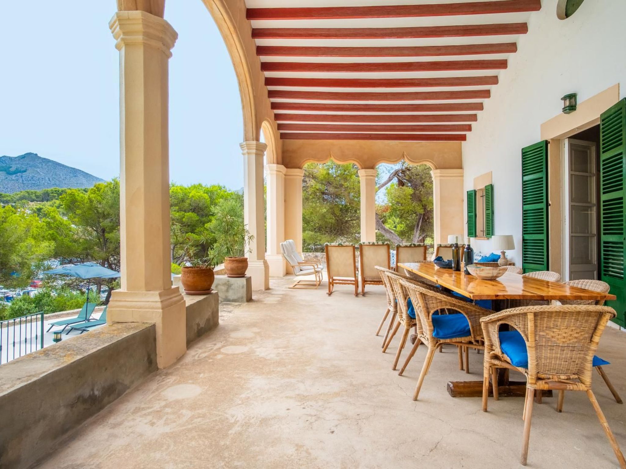 Beeindruckende Villa mit Meerblick und Schwimmbad-Image-tags.info