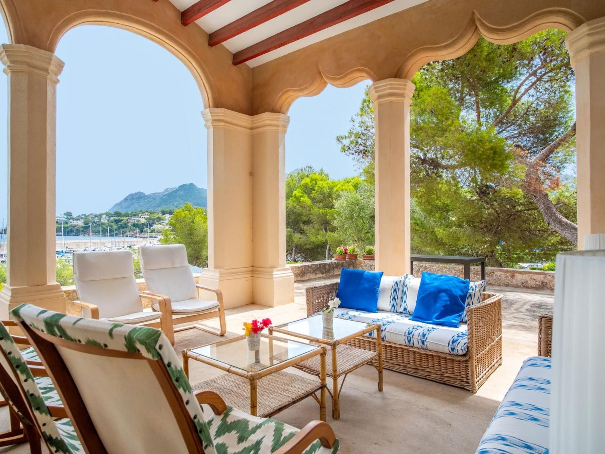 Beeindruckende Villa mit Meerblick und Schwimmbad-Image-tags.info