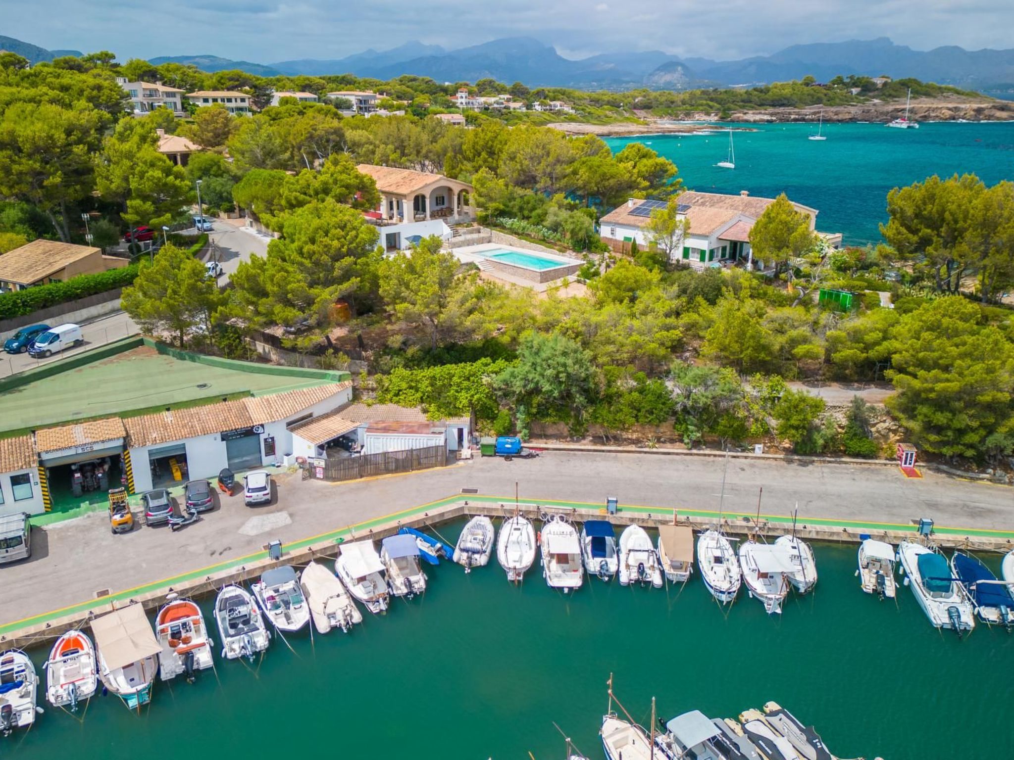 Beeindruckende Villa mit Meerblick und Schwimmbad-Image-tags.info