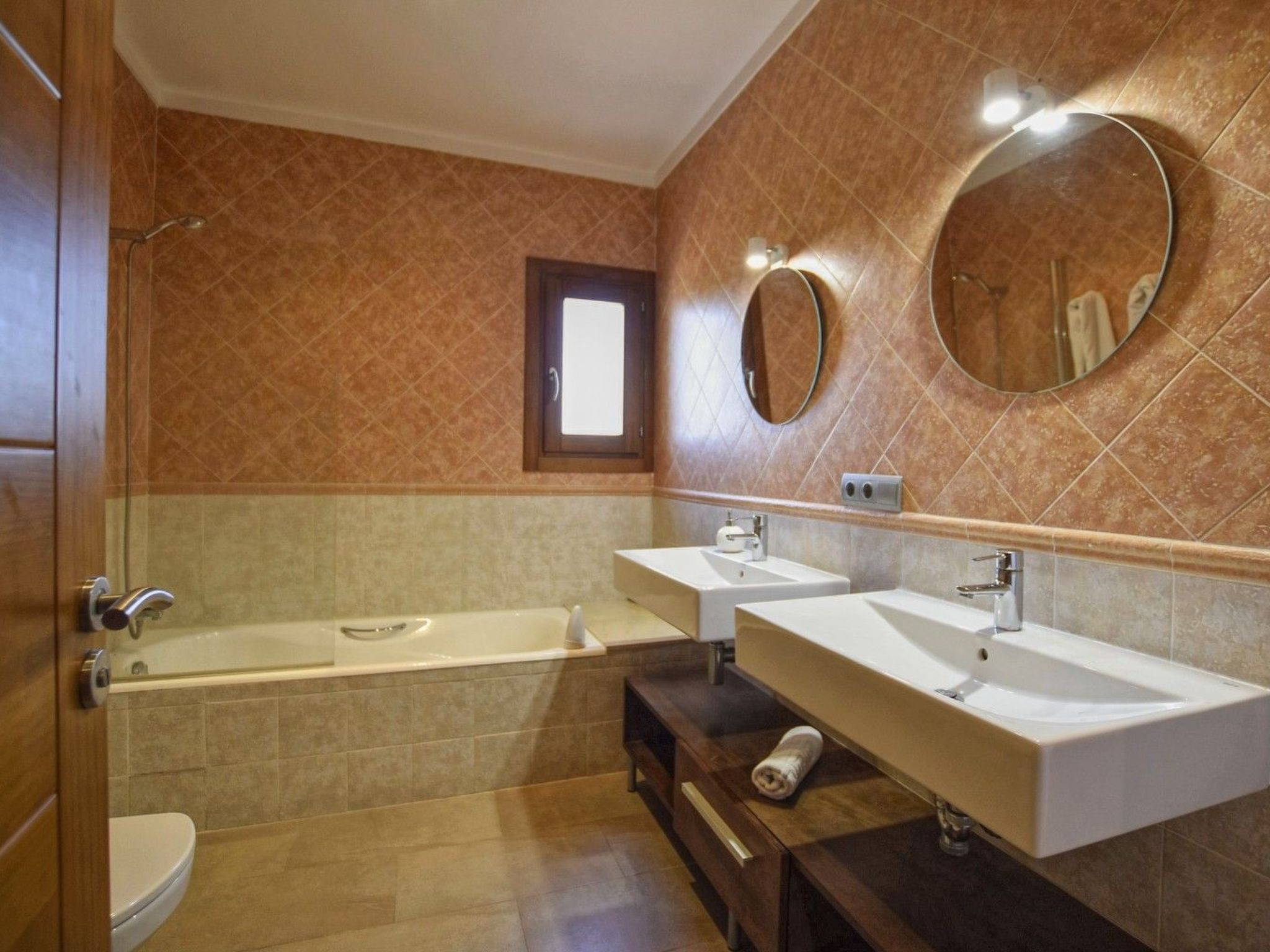 Villa mit Garten, Grill und Terrasse-Image-tags.info