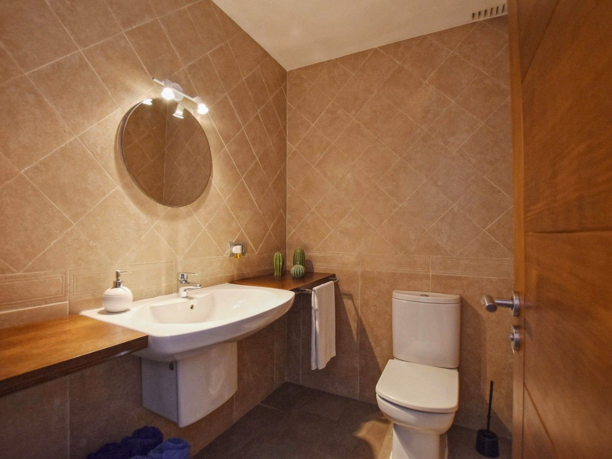 Villa mit Garten, Grill und Terrasse-Image-tags.info