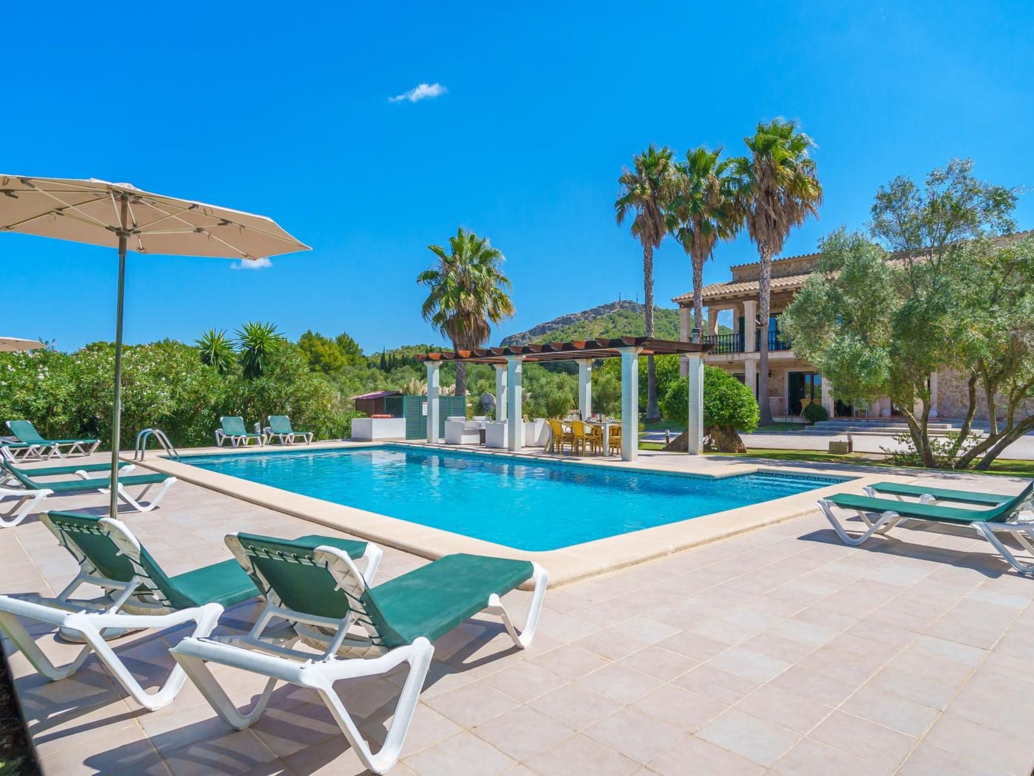 Schönes Landhaus mit Pool für 10 Personen in Strandnähe