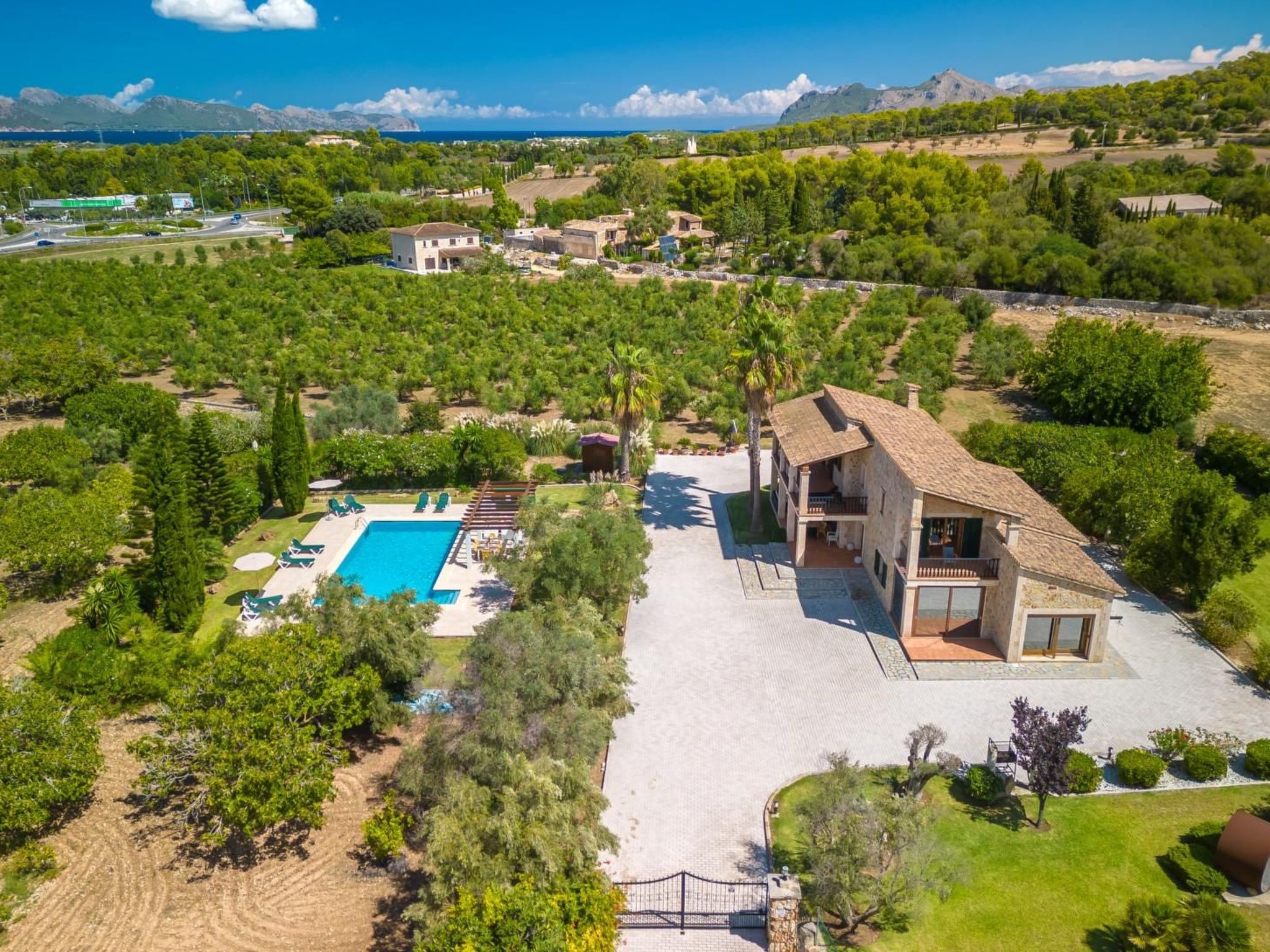 Schönes Landhaus mit Pool für 10 Personen in Strandnähe-Binnen