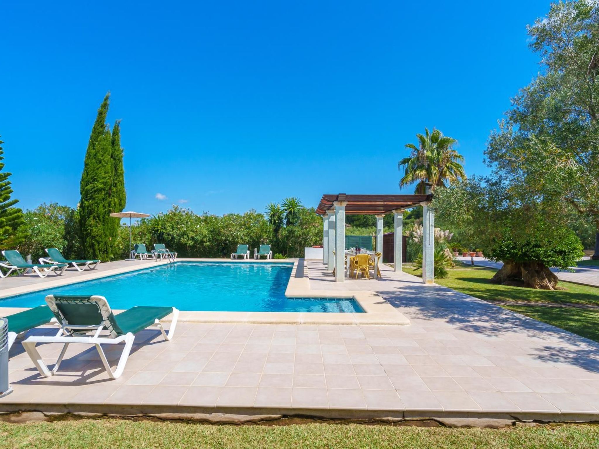 Schönes Landhaus mit Pool für 10 Personen in Strandnähe-Binnen