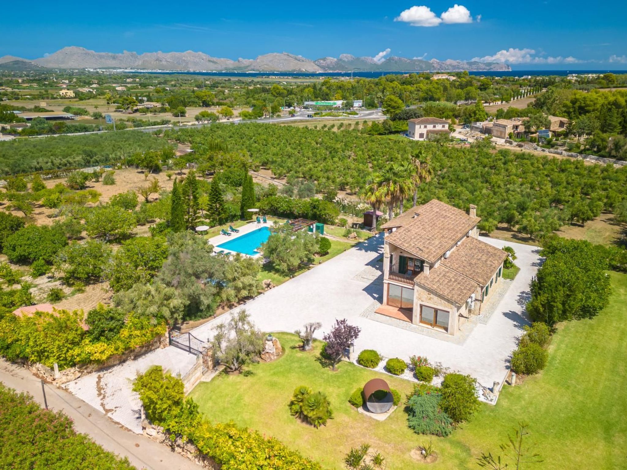 Schönes Landhaus mit Pool für 10 Personen in Strandnähe-Binnen