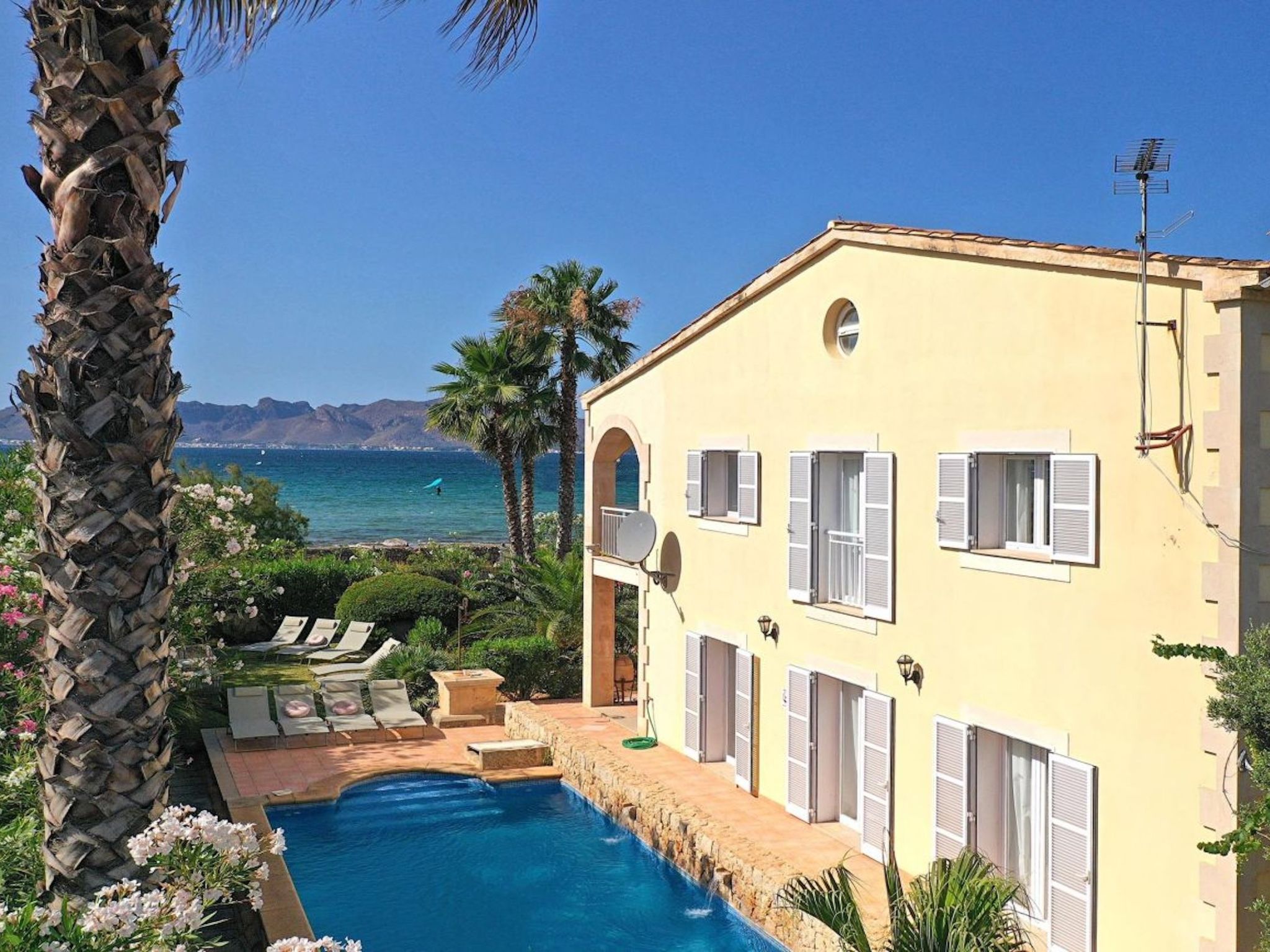 Schöne Villa mit Meerblick-Binnen