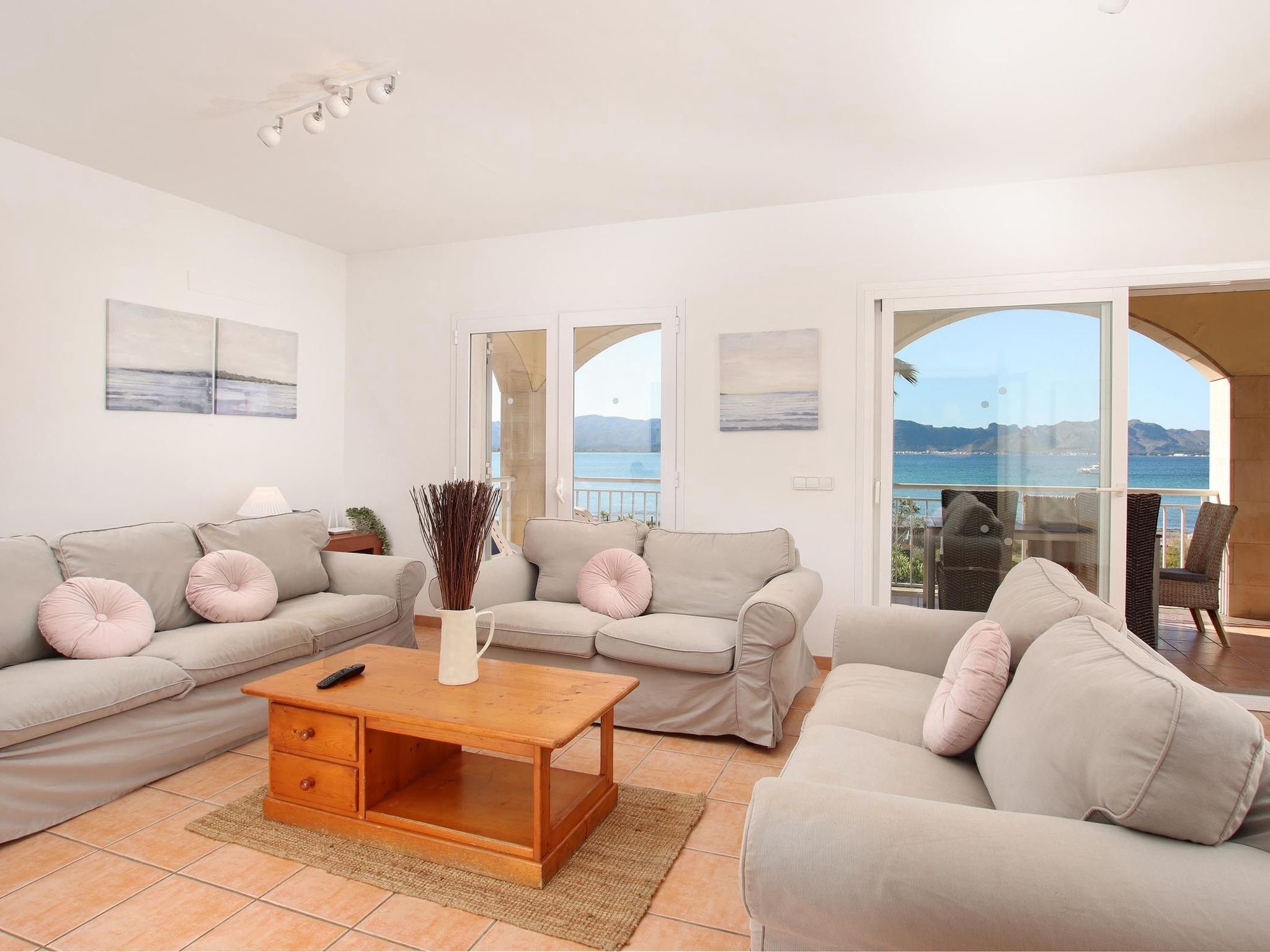 Schöne Villa mit Meerblick-Binnen