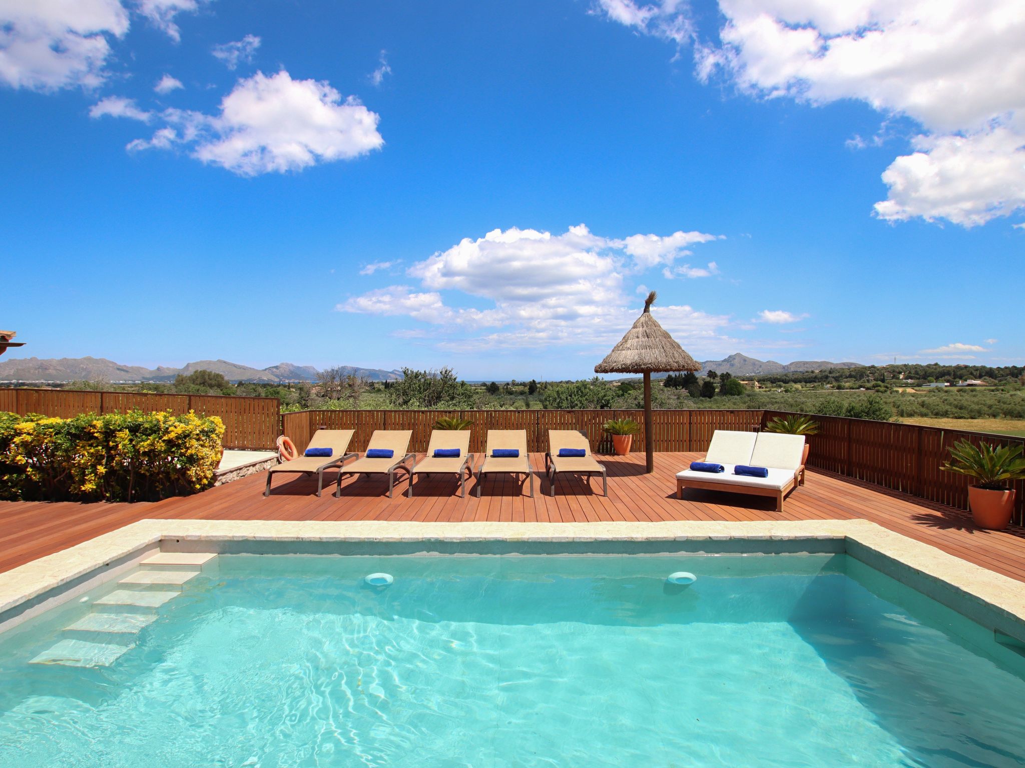 Große Villa auf dem Lande in der Nähe von Pollensa.-Binnen