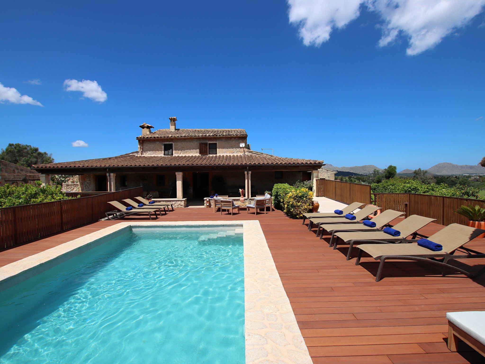 Große Villa auf dem Lande in der Nähe von Pollensa.-Binnen