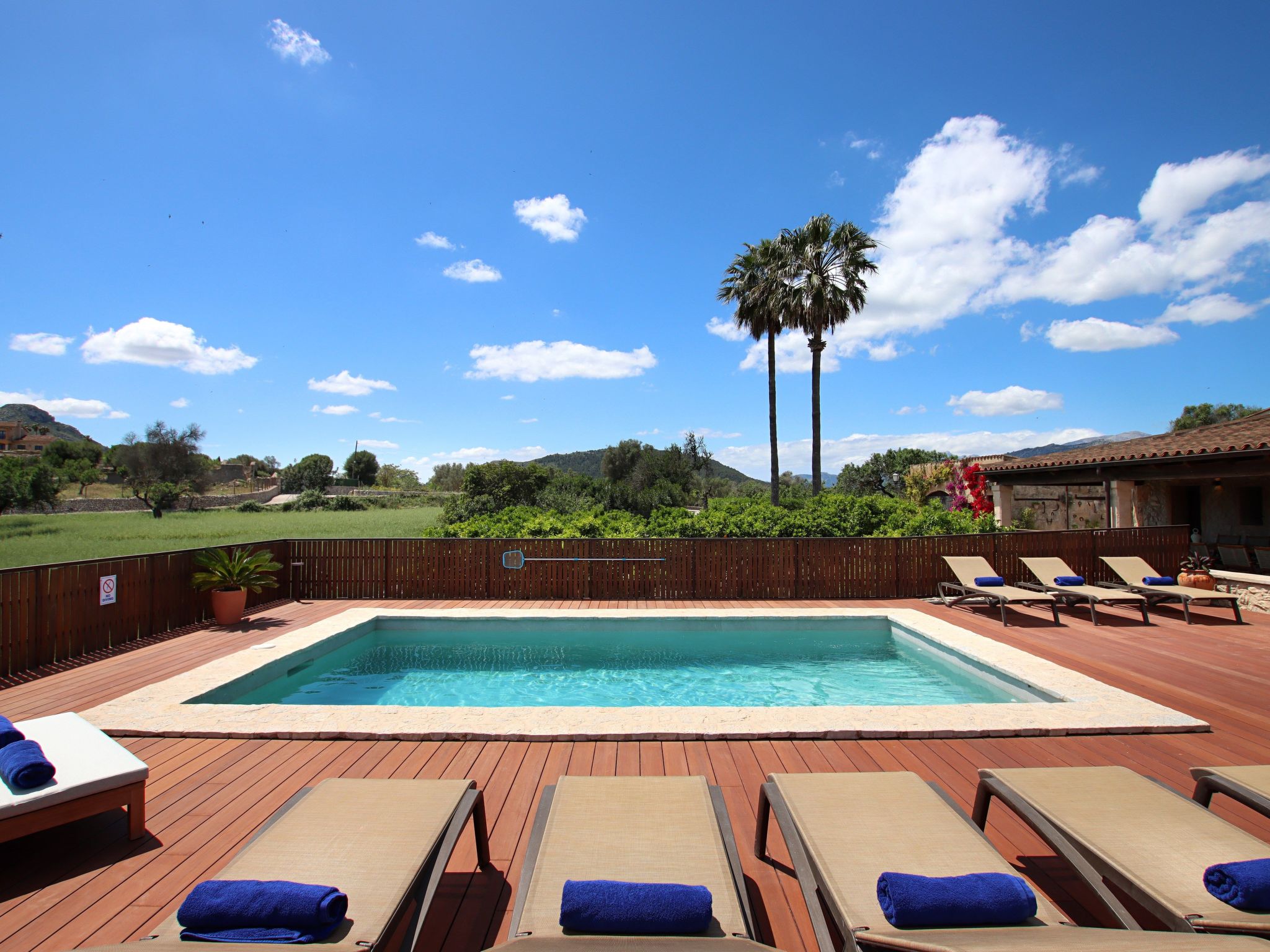 Große Villa auf dem Lande in der Nähe von Pollensa.-Binnen