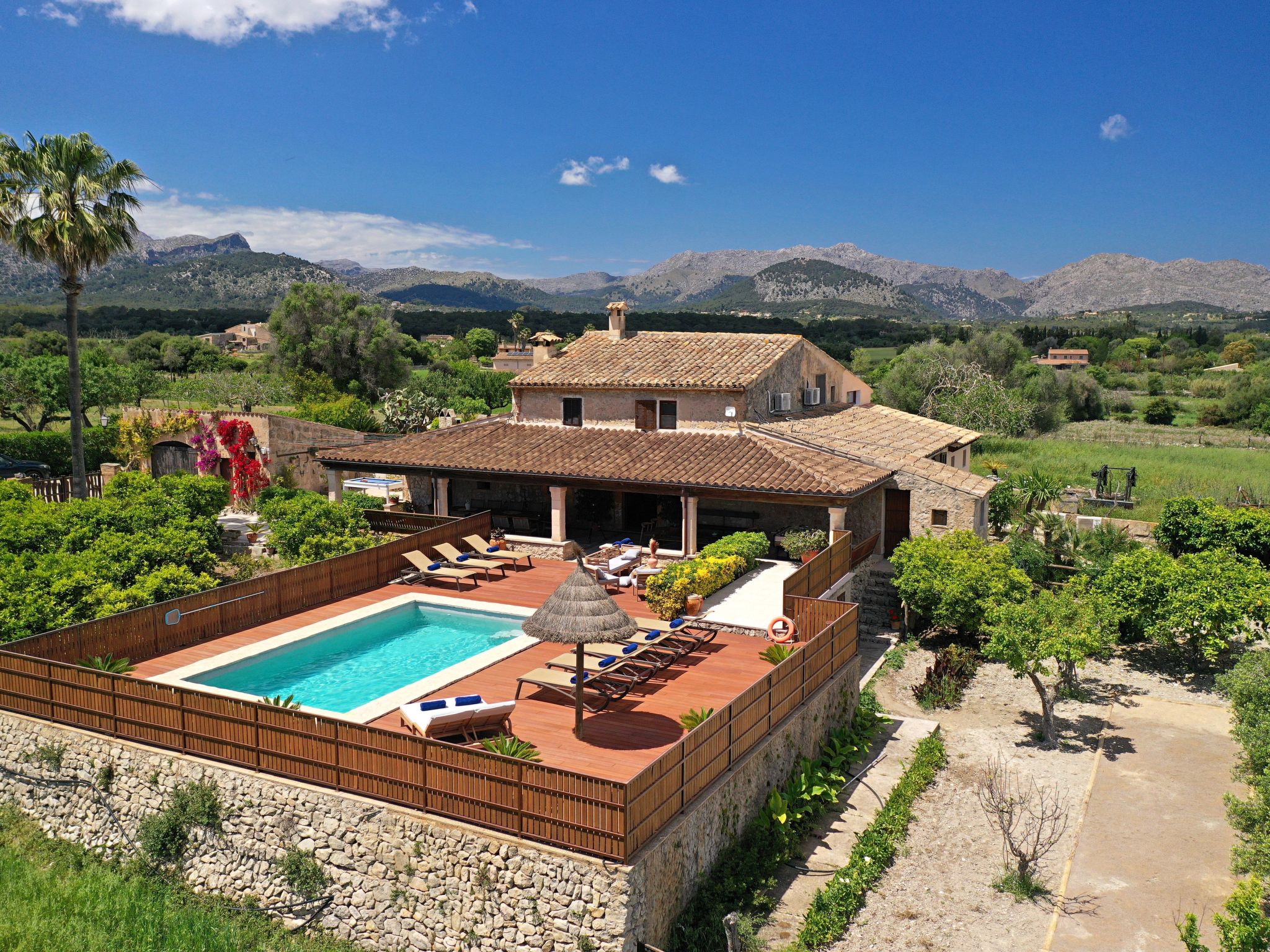 Große Villa auf dem Lande in der Nähe von Pollensa.-Binnen