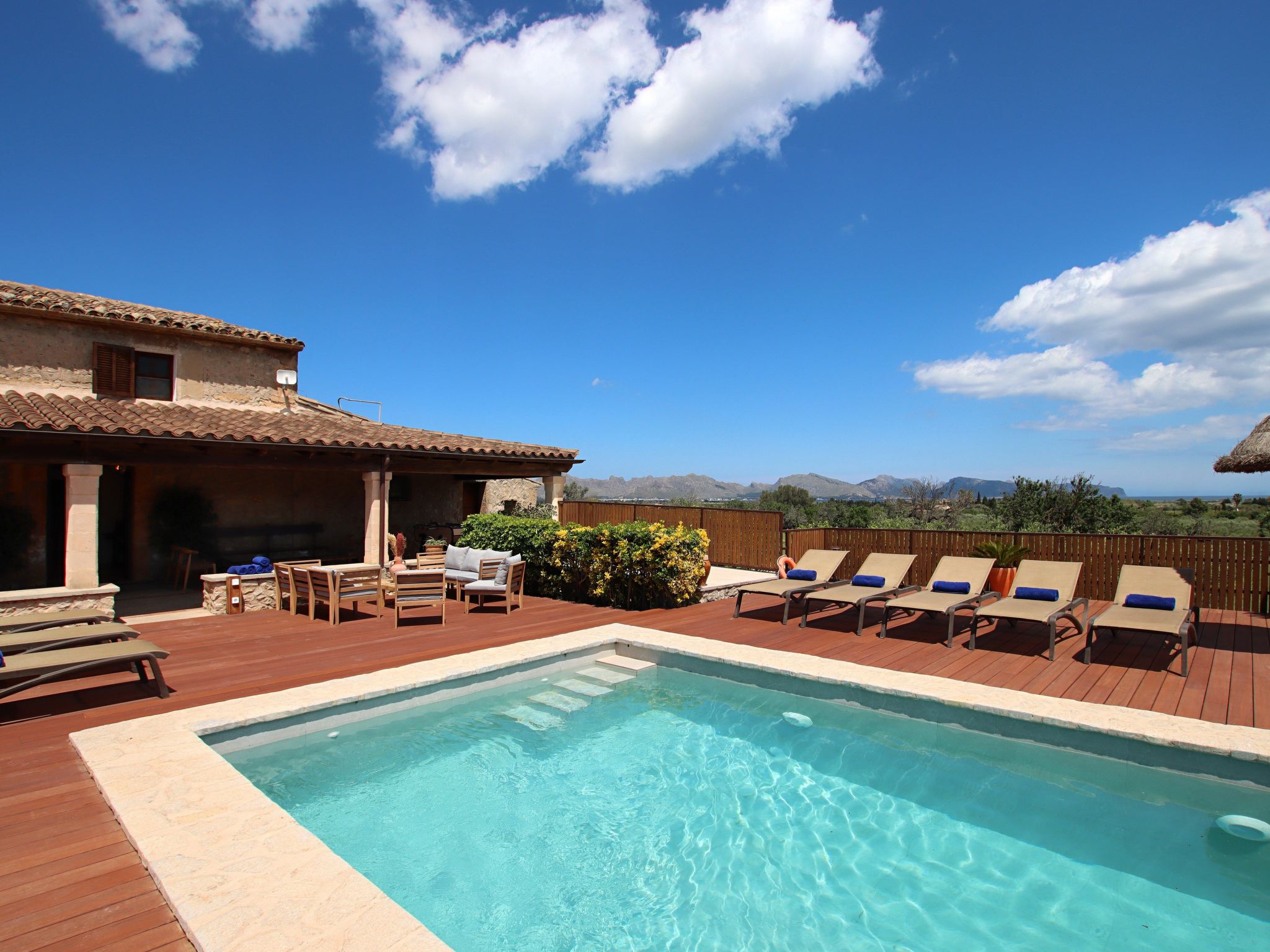 Große Villa auf dem Lande in der Nähe von Pollensa.-Binnen