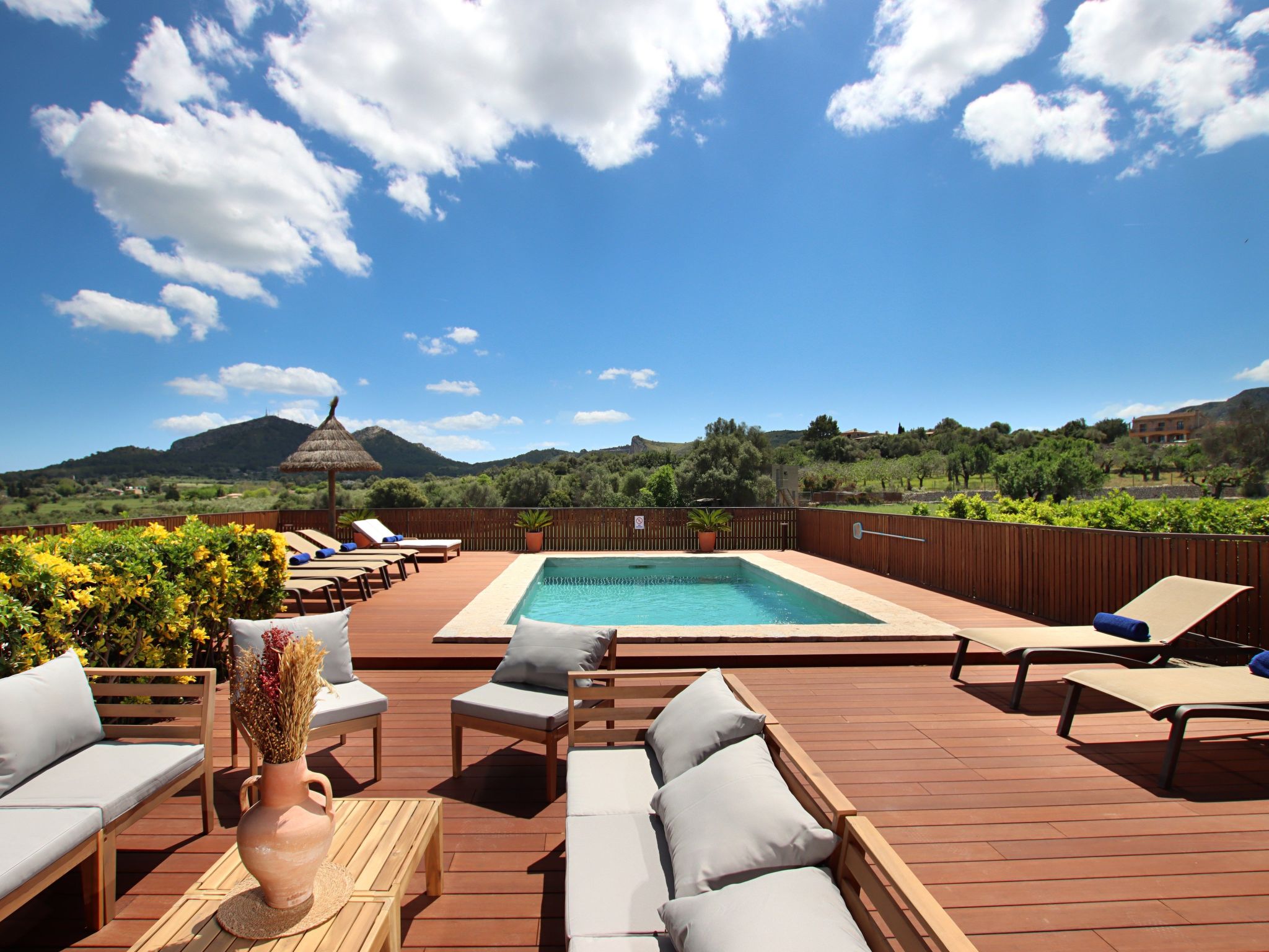 Große Villa auf dem Lande in der Nähe von Pollensa.-Binnen