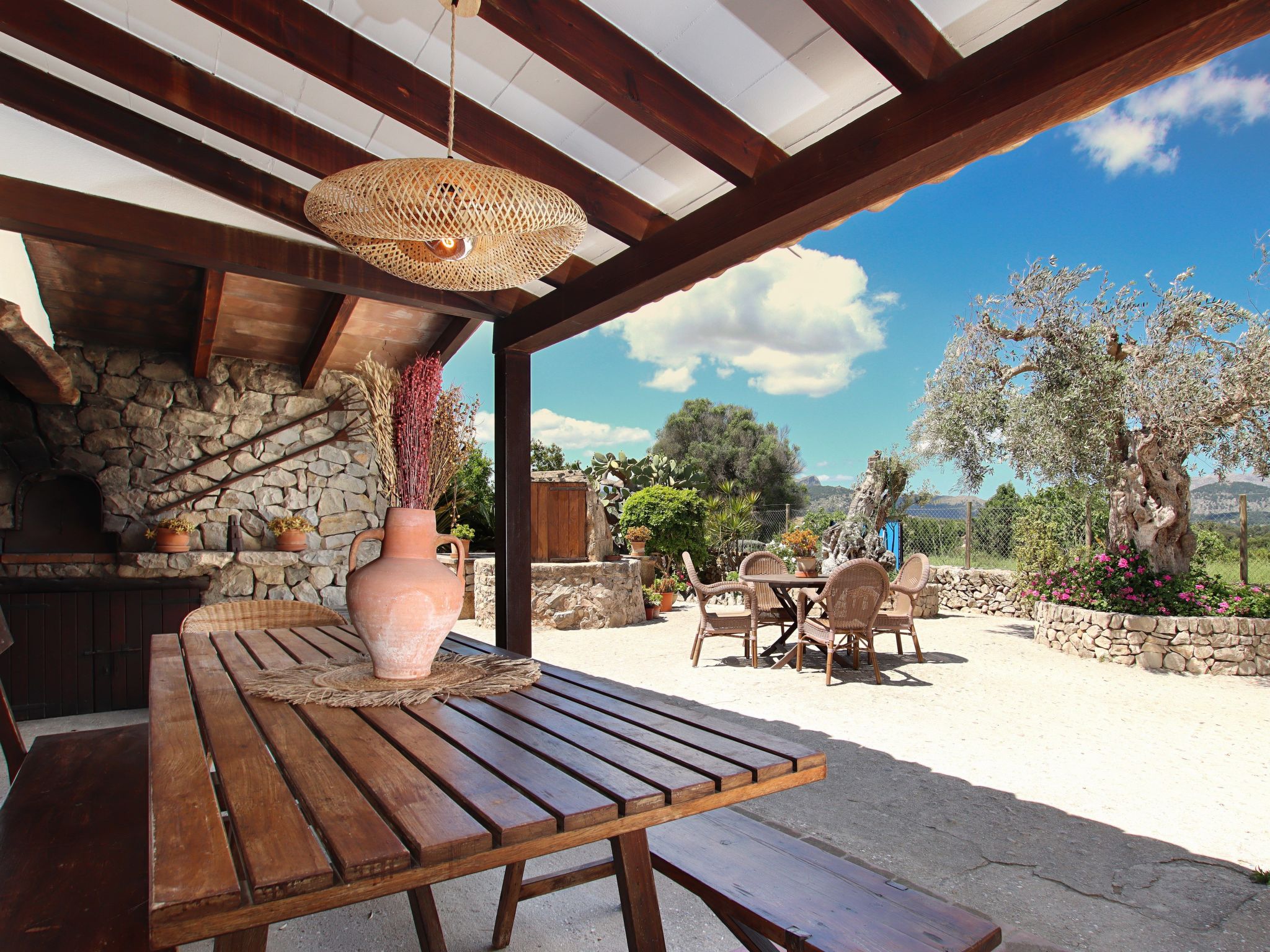 Große Villa auf dem Lande in der Nähe von Pollensa.-Binnen