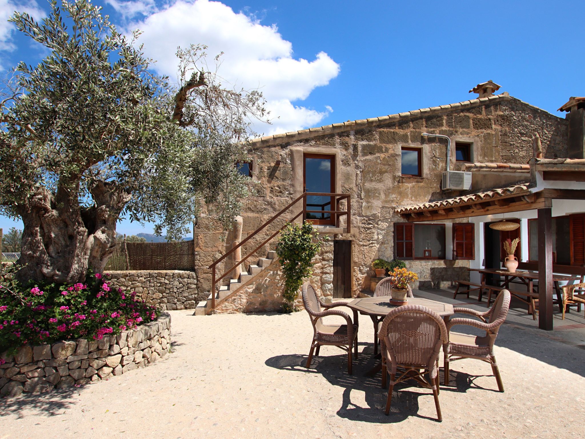 Große Villa auf dem Lande in der Nähe von Pollensa.-Binnen