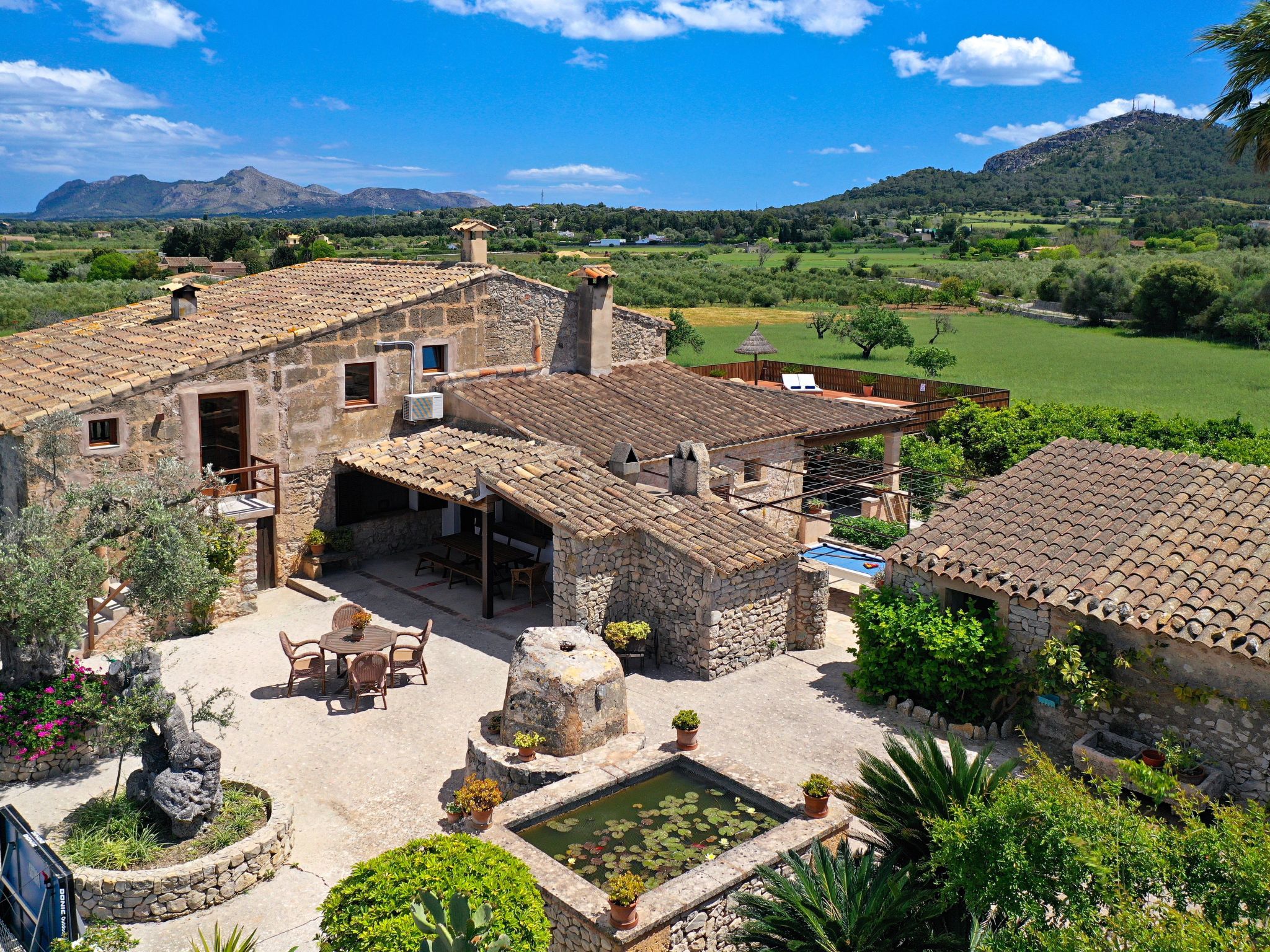 Große Villa auf dem Lande in der Nähe von Pollensa.-Binnen