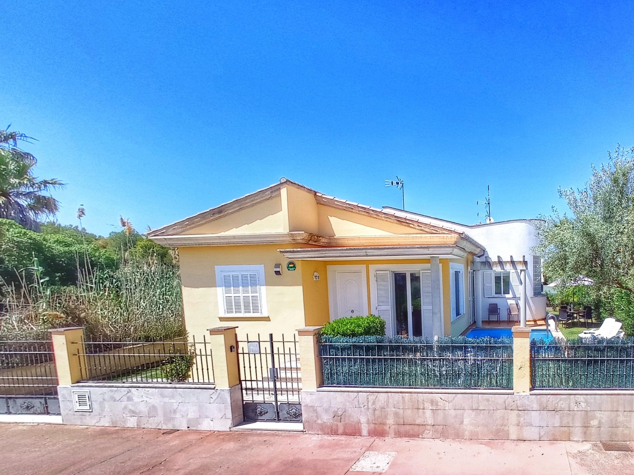 Villa "Estel" mit eigenem Schwimmbad-Outside