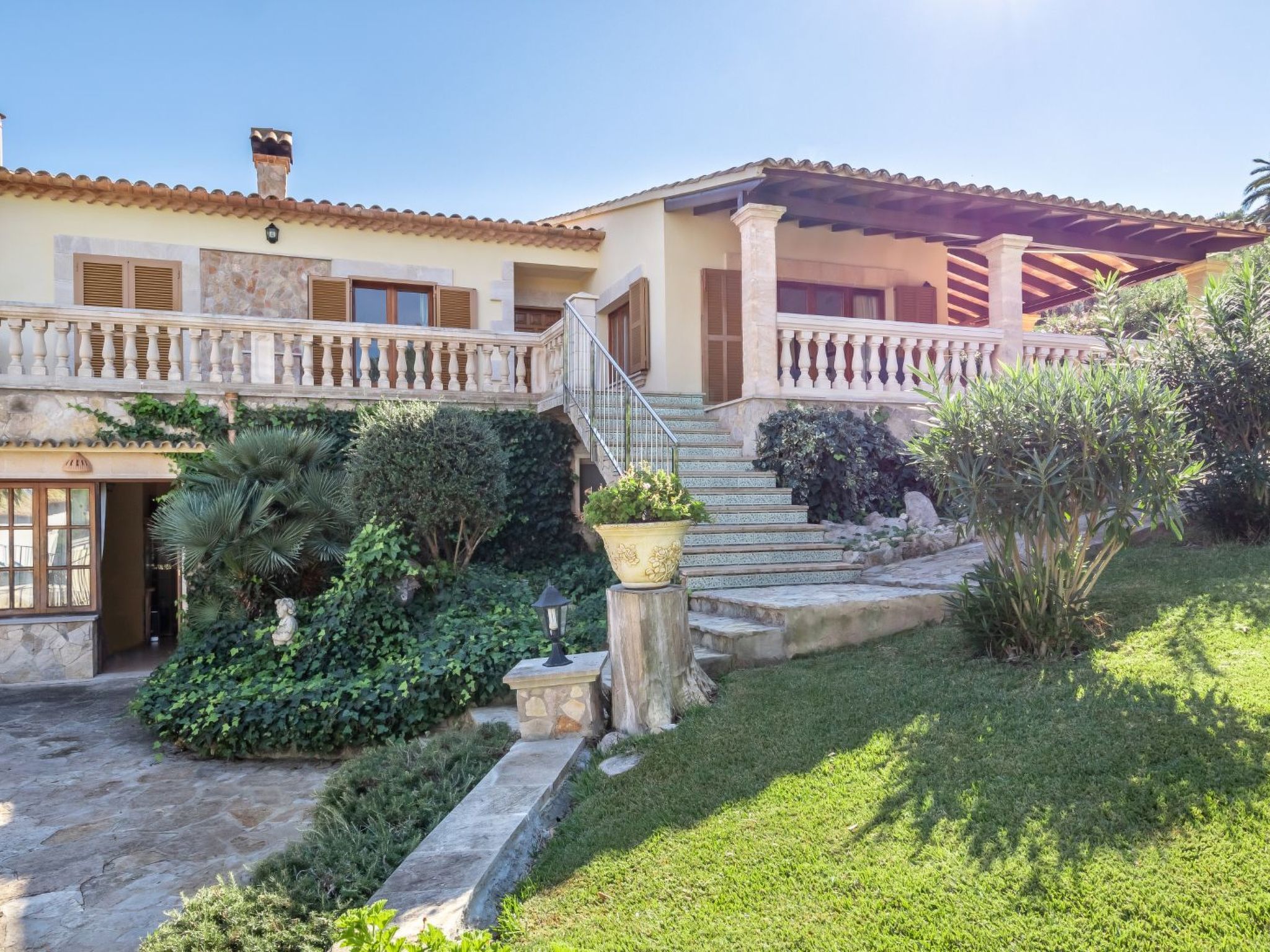 Exklusive Villa mit Meerblick und privatem Pool