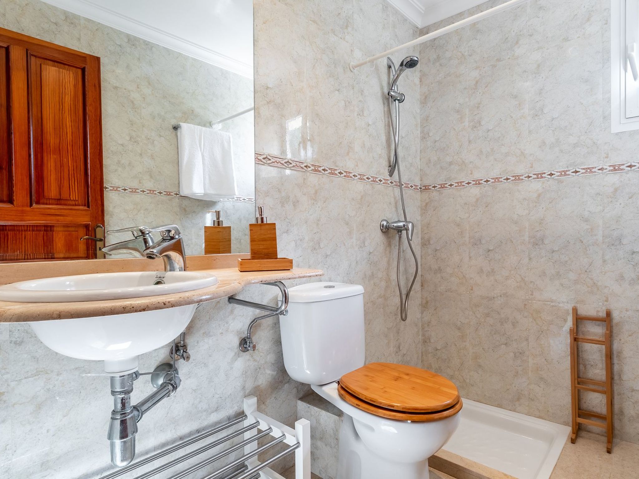 Exklusive Villa mit Meerblick und privatem Pool-Image-tags.info