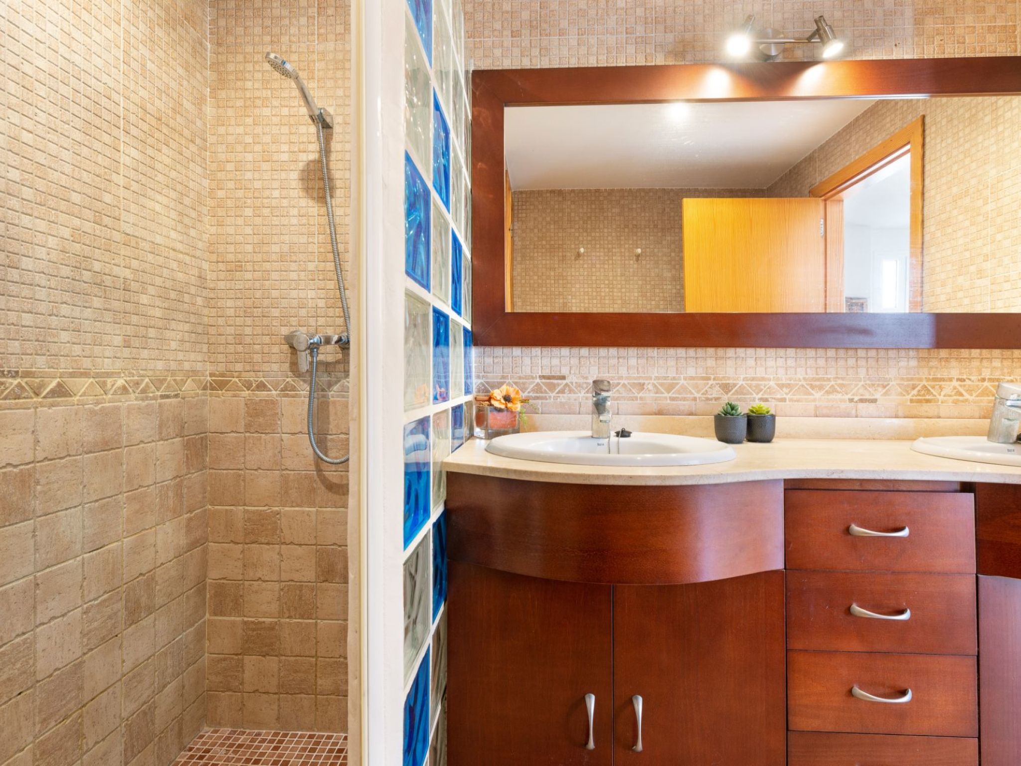 Haus mit Garten und Seeblick in Port d'Alcúdia-Image-tags.info