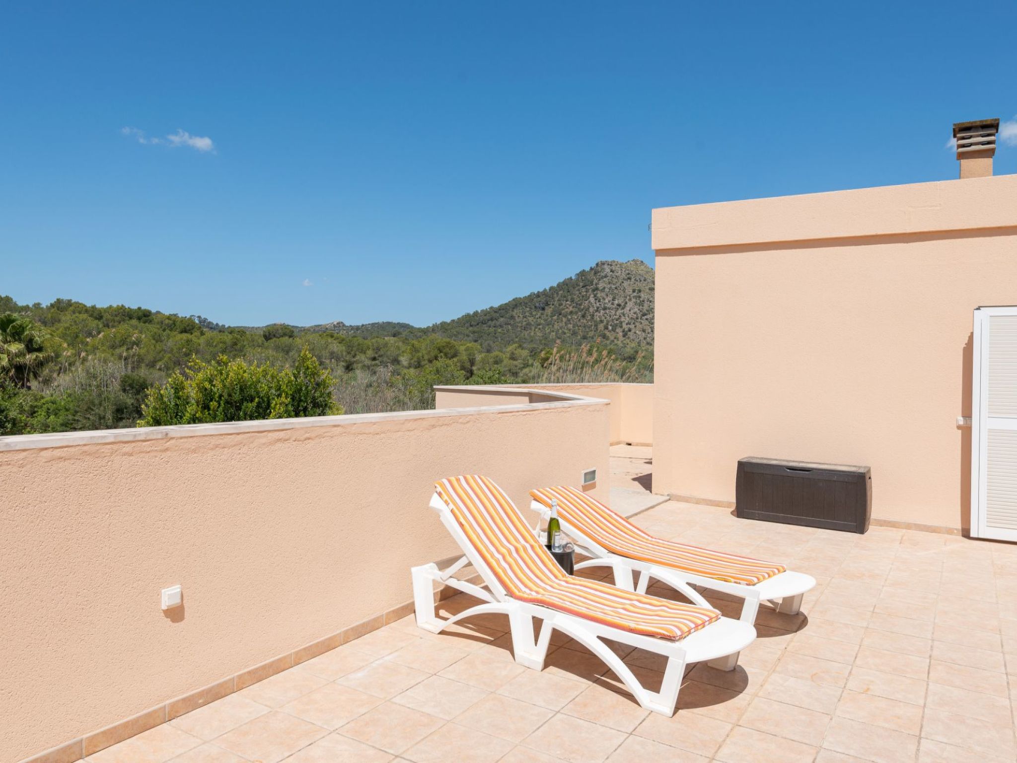 Haus mit Garten und Seeblick in Port d'Alcúdia-Image-tags.info