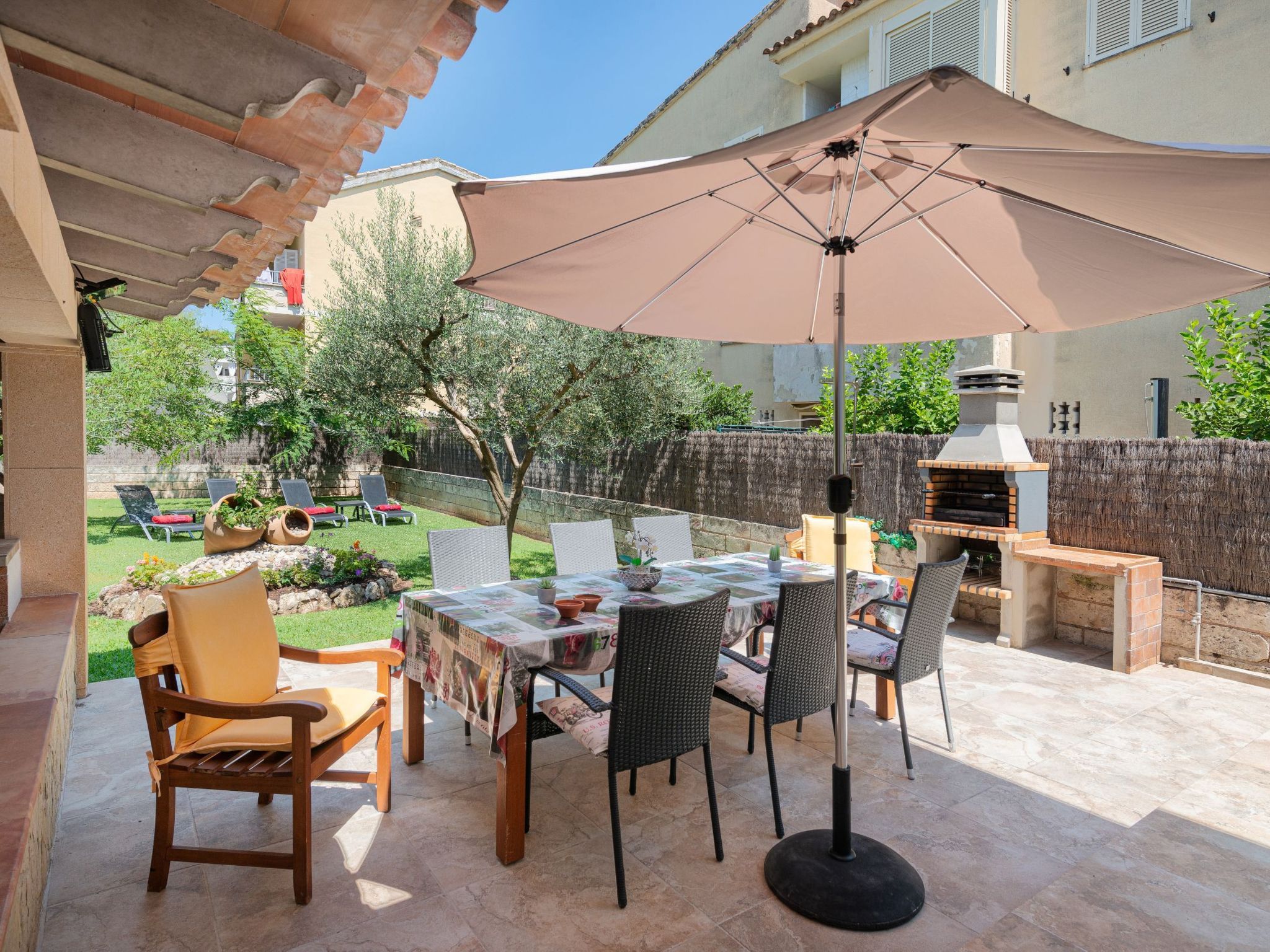 Stilvolle Villa mit Terrasse und Nähe zum Strand